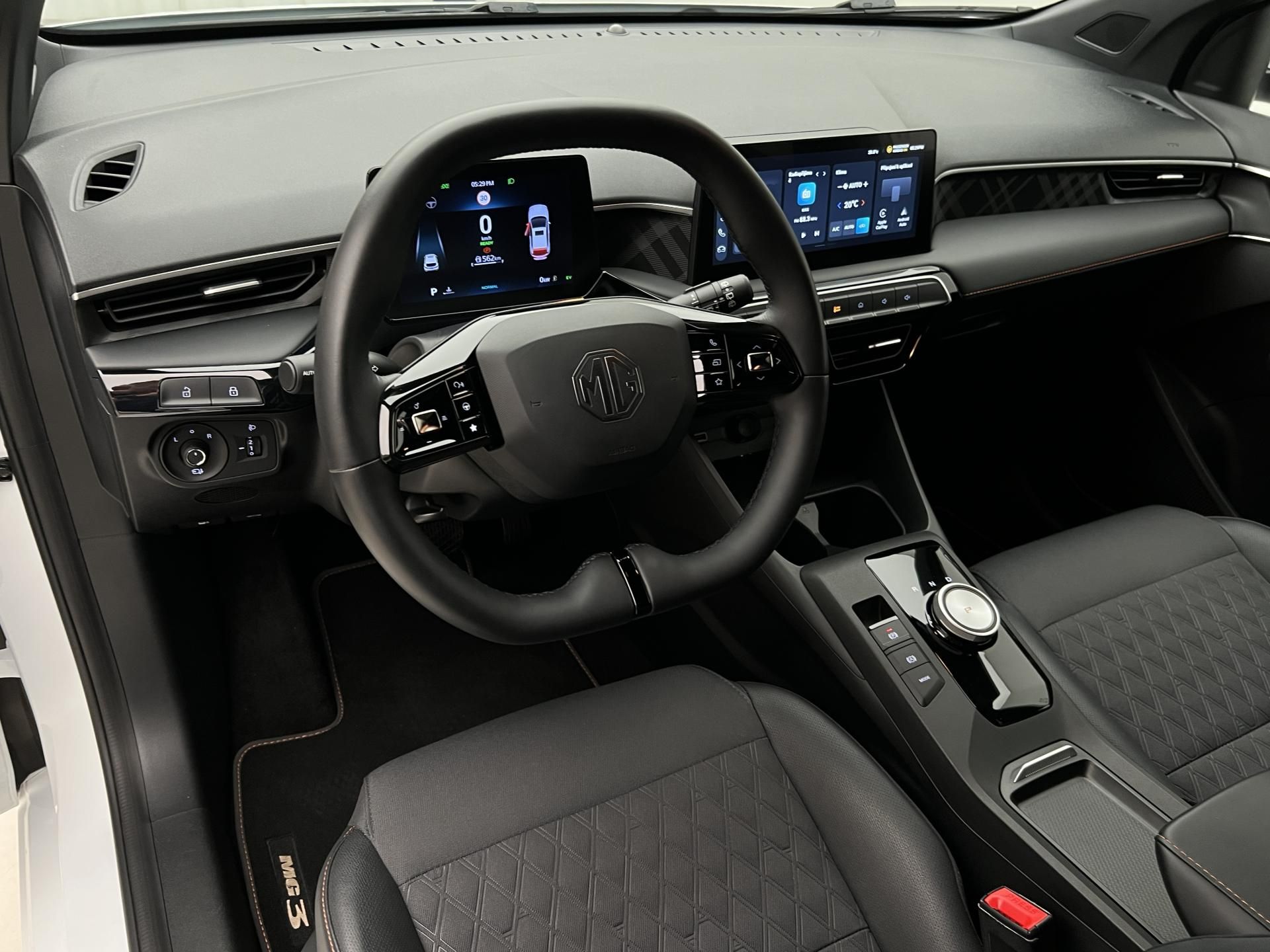 MG MG3, EXCLUSIVE HYBRID+ AUT CZ 1.maj - fotka 4