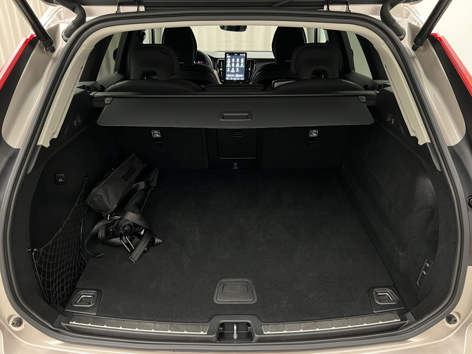 Volvo XC60, B5 AWD DARK PLUS AUT CZ - fotka 5