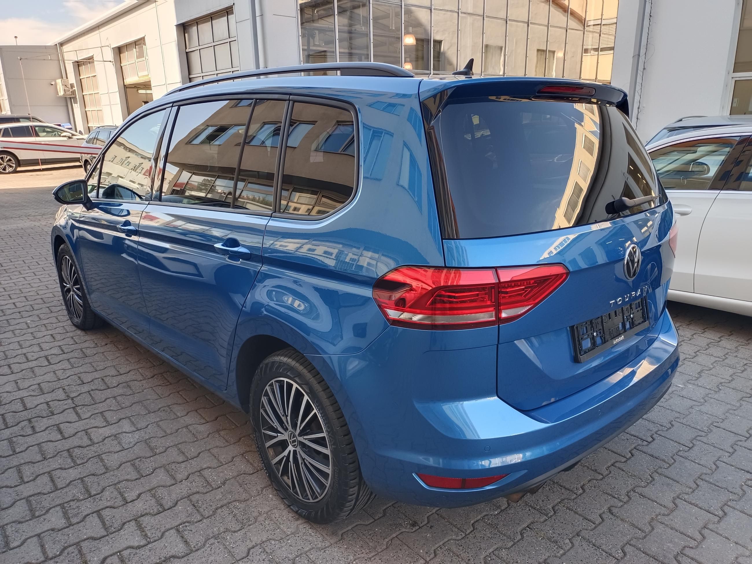 Volkswagen Touran, TDI / 7-míst / Tažné / Webasto - fotka 4