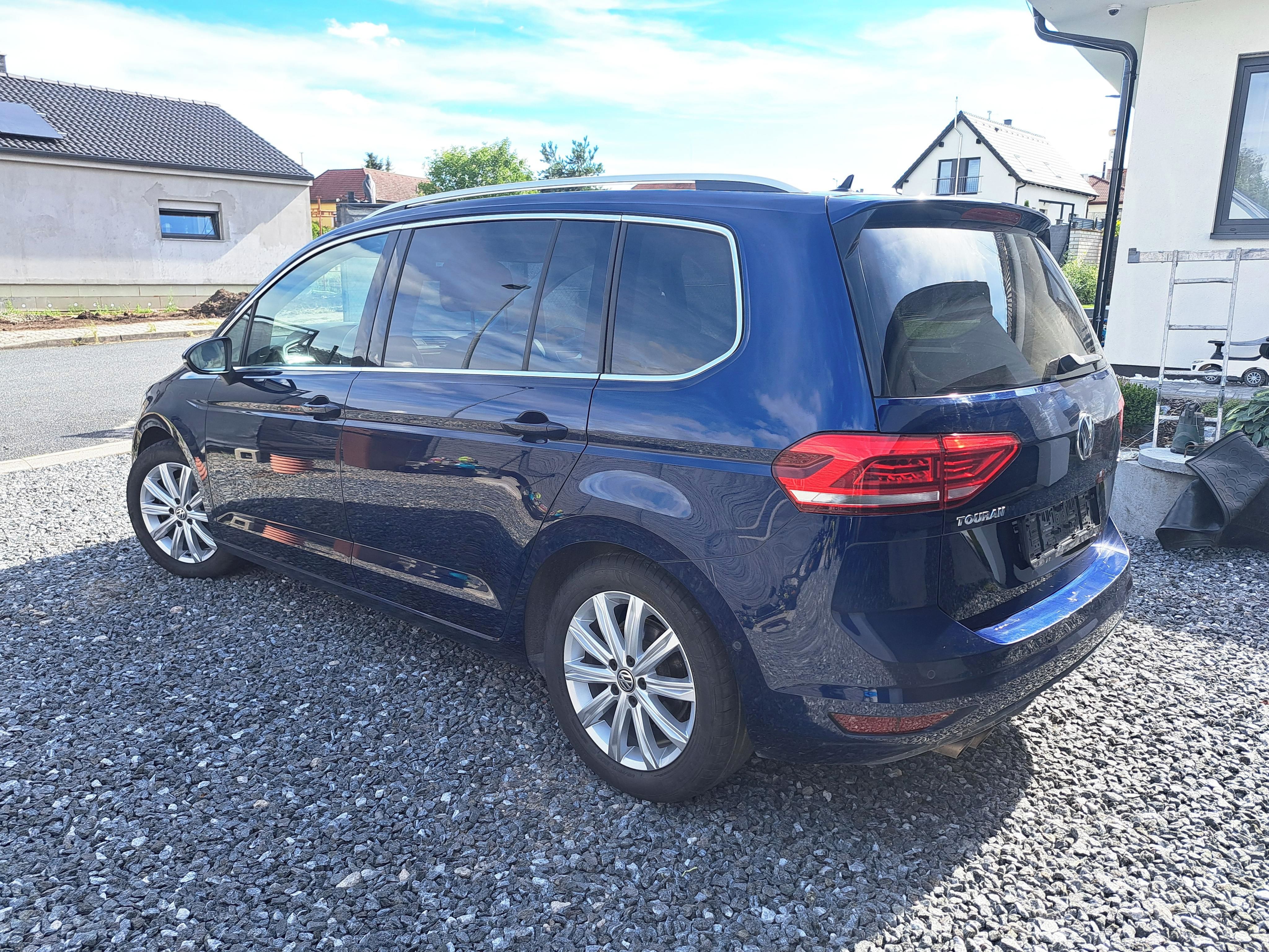 Volkswagen Touran, 110 kW, HIGHLINE, DSG, LED - fotka 3