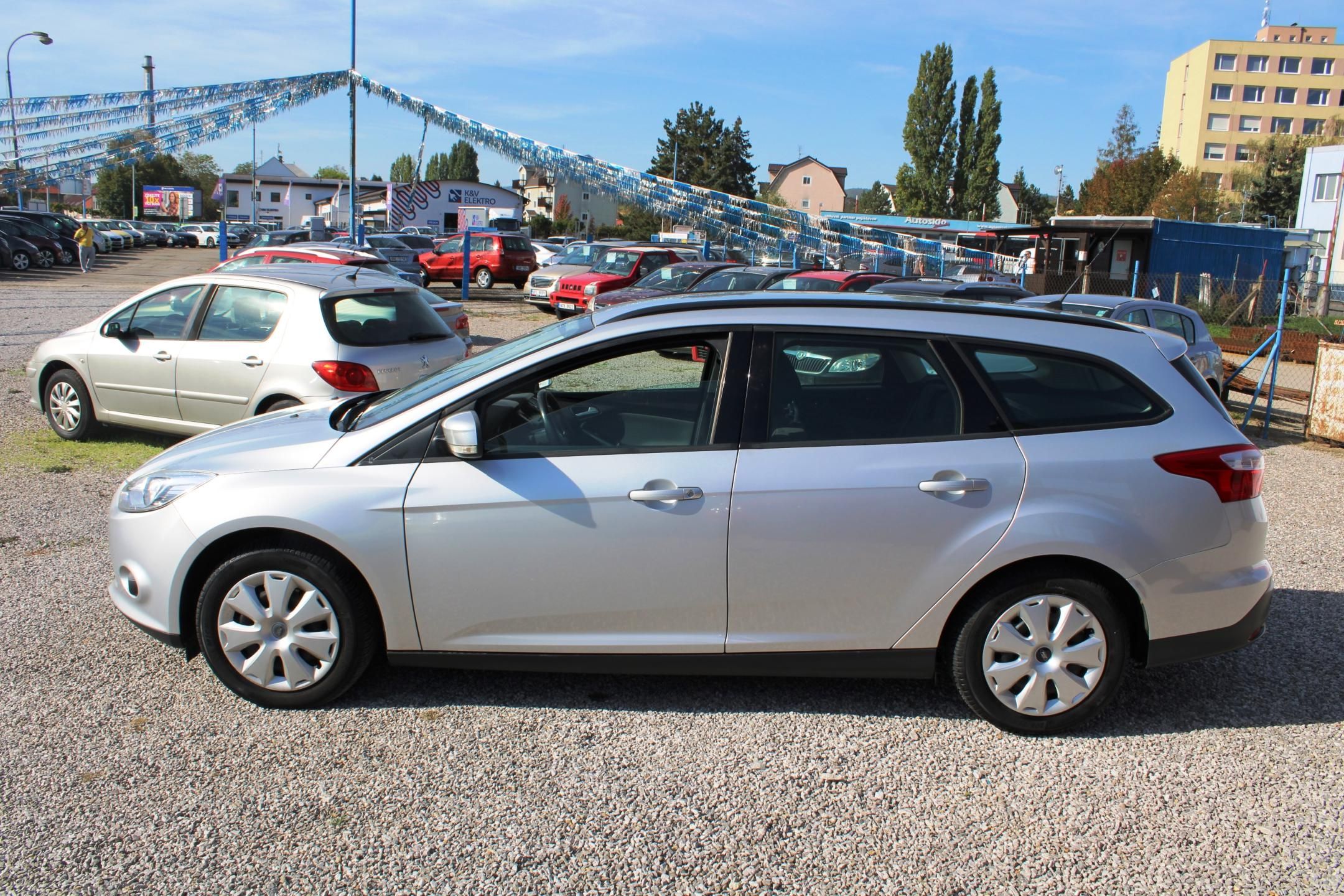 Ford Focus, 1,6i KLIMA EL.OKNA PDC ESP - fotka 4