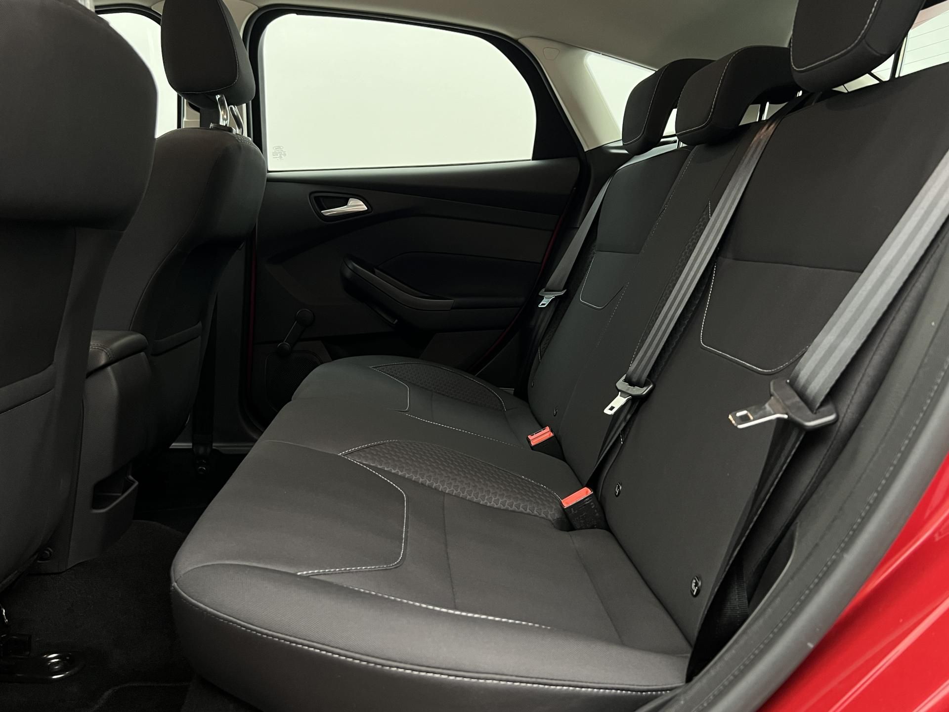 Ford Focus, 1.5 ECOBOOST MAN 1. maj. - fotka 6