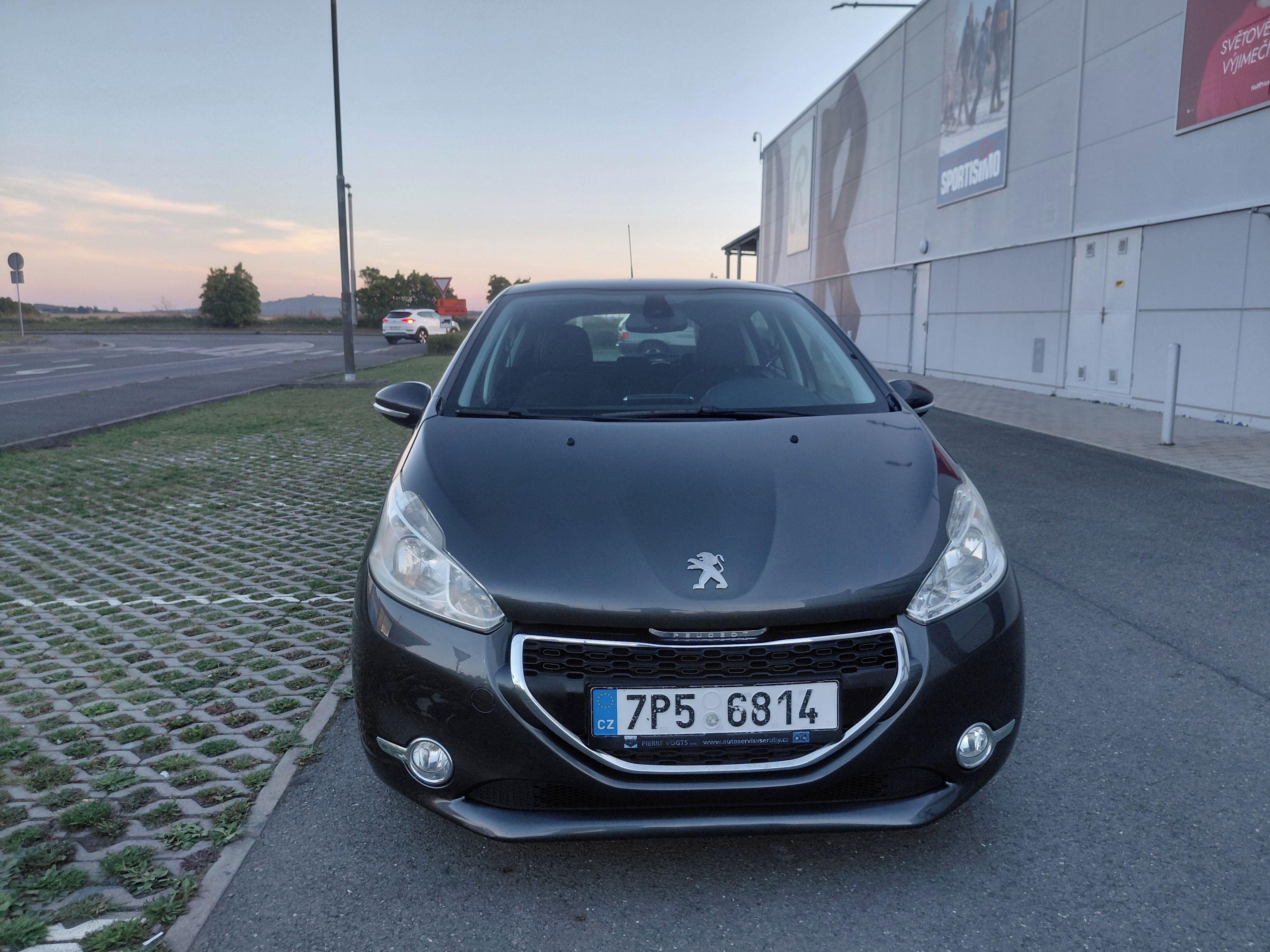 Peugeot 208, 1.2i 2.MAJ,PĚKNÉ+ZIMNÍ KOLA - fotka 2