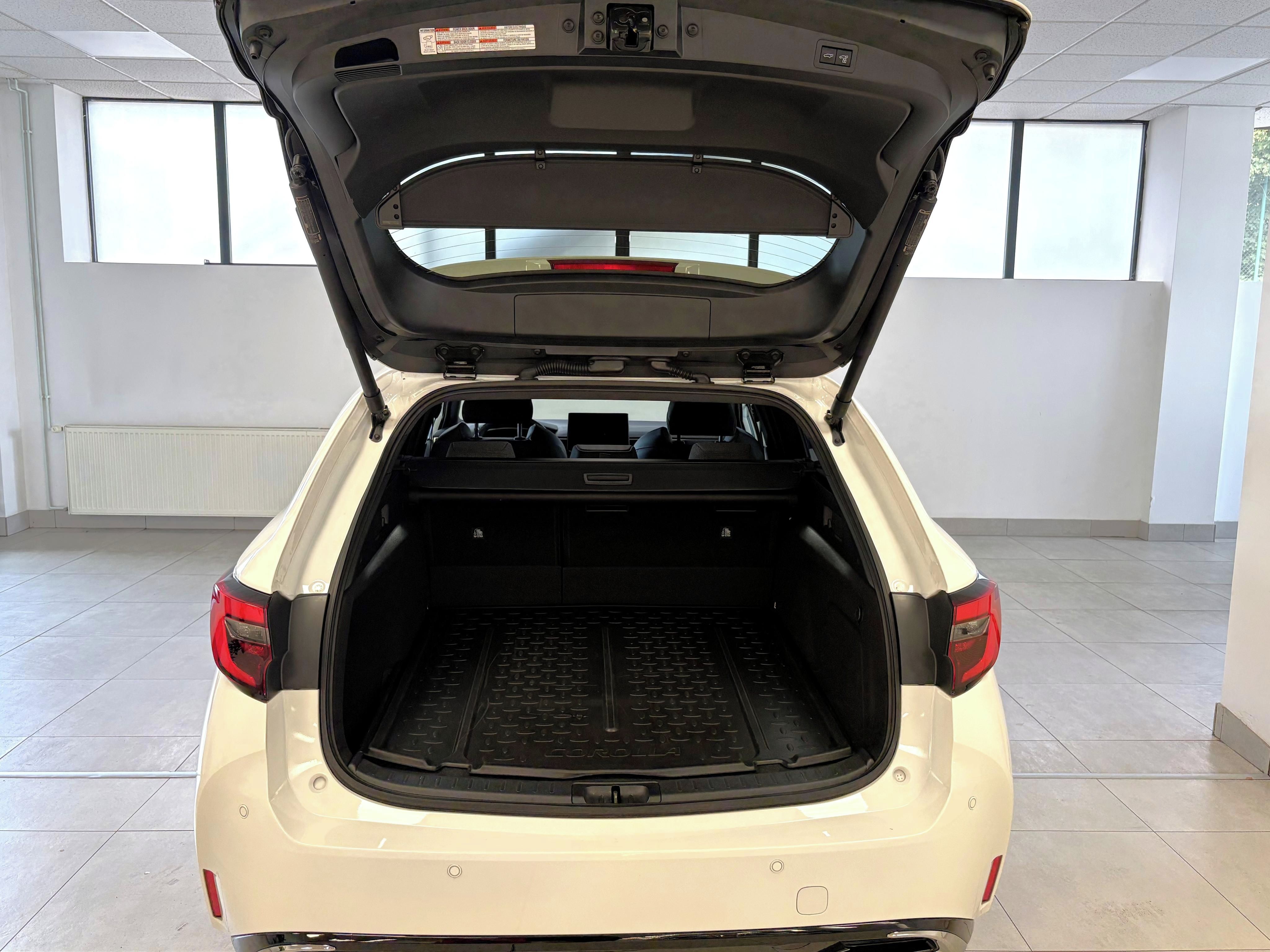 Toyota Corolla, TS, Style, 1,8L HEV - fotka 6