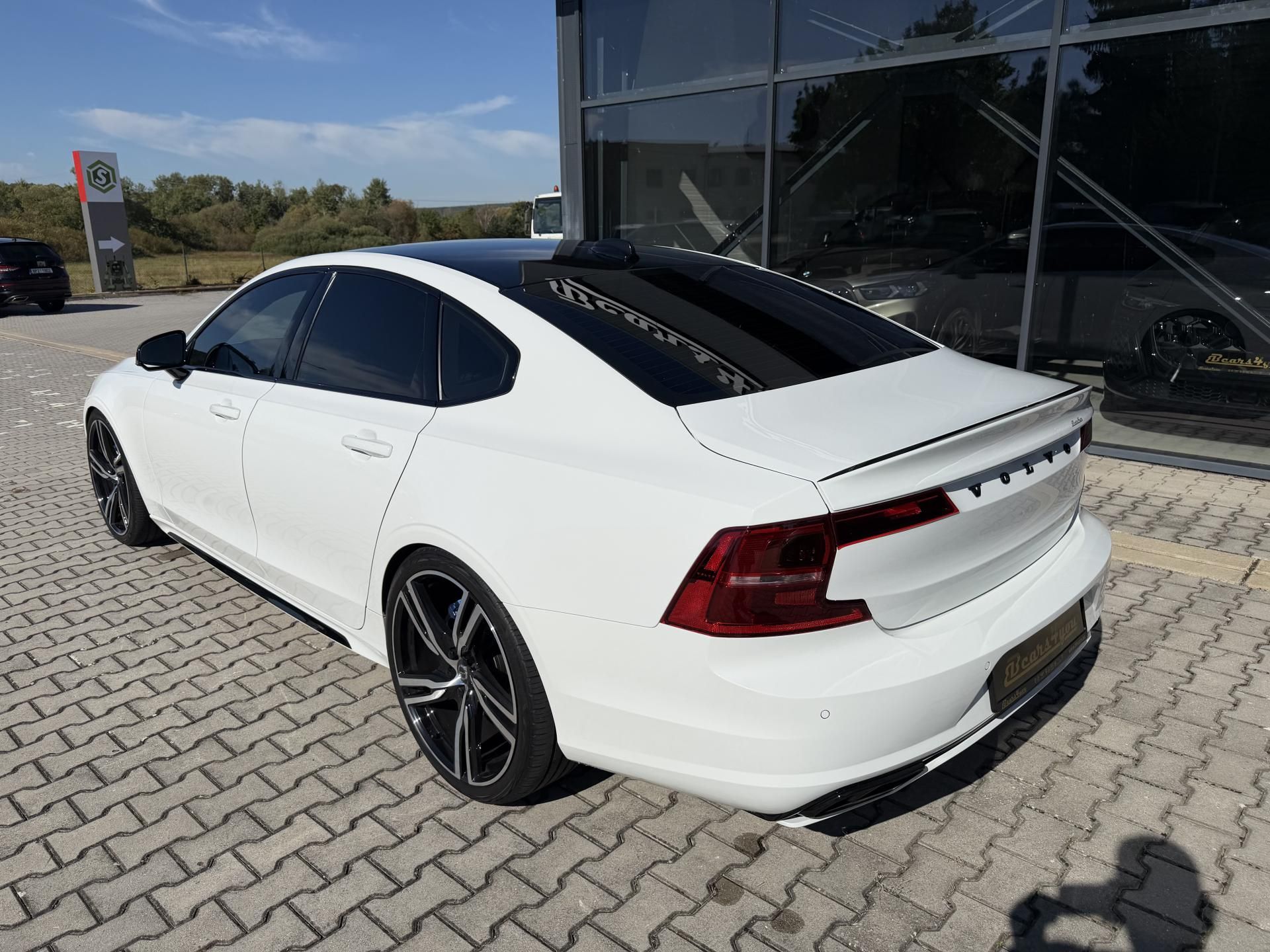 Volvo S90, 228kW T6 AWD R-DESIGN HUD K360 - fotka 5