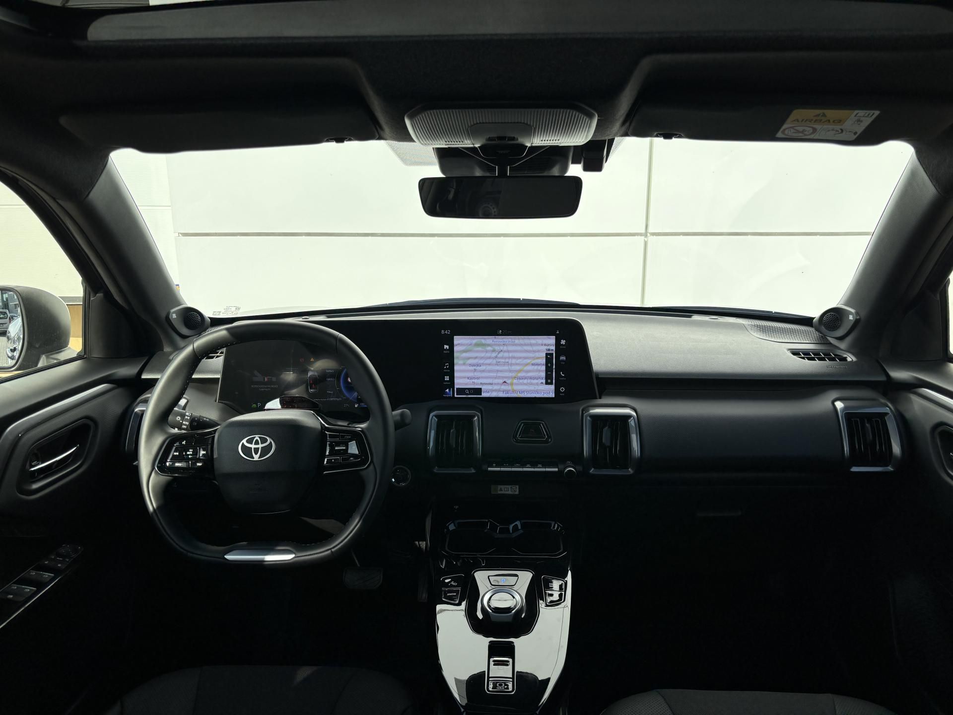 Toyota Urban Cruiser, Executive 61kWh 4x2 - fotka 5