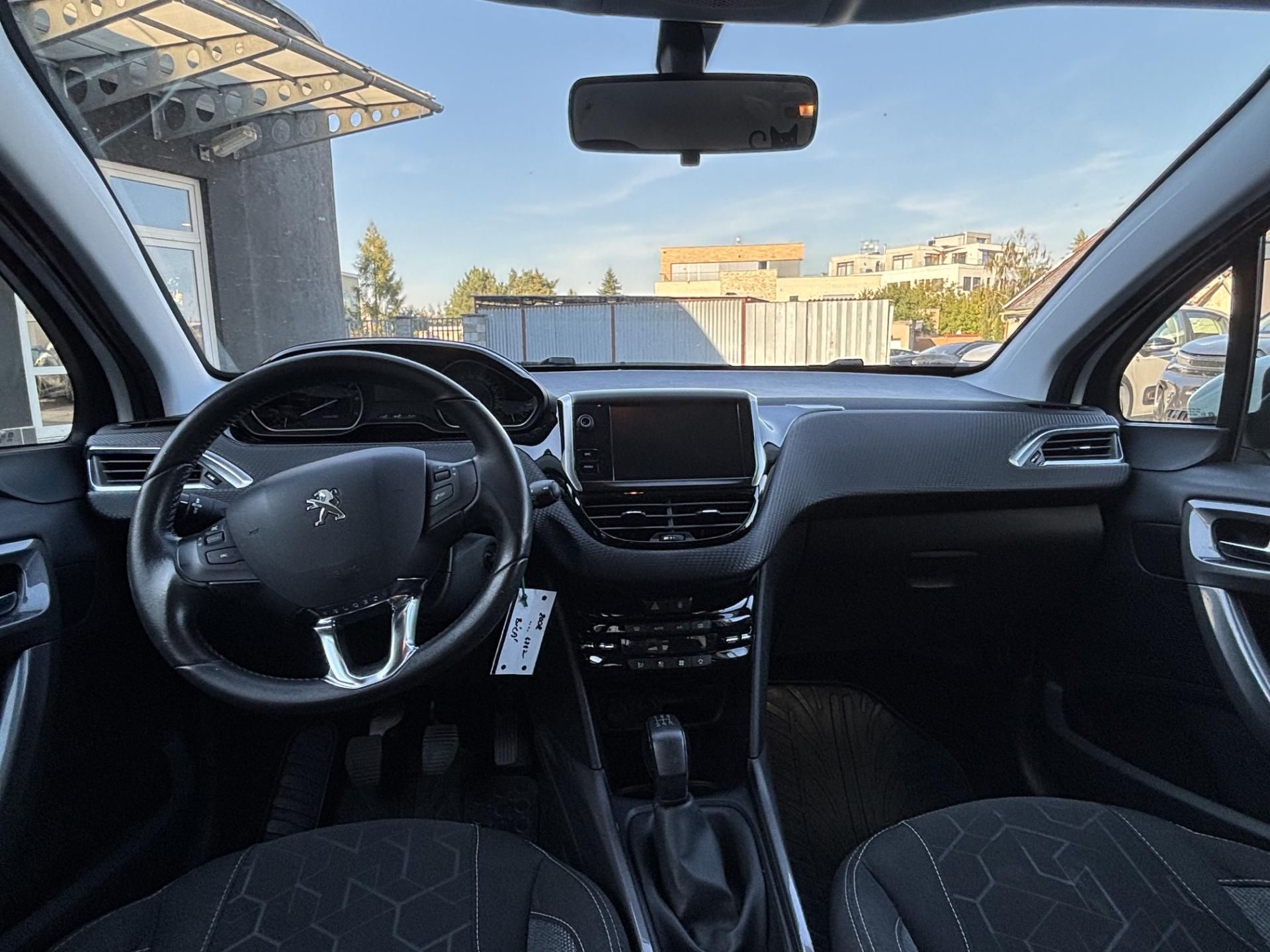 Peugeot 2008, 1,2 PureTech 82k MAN6 - fotka 5