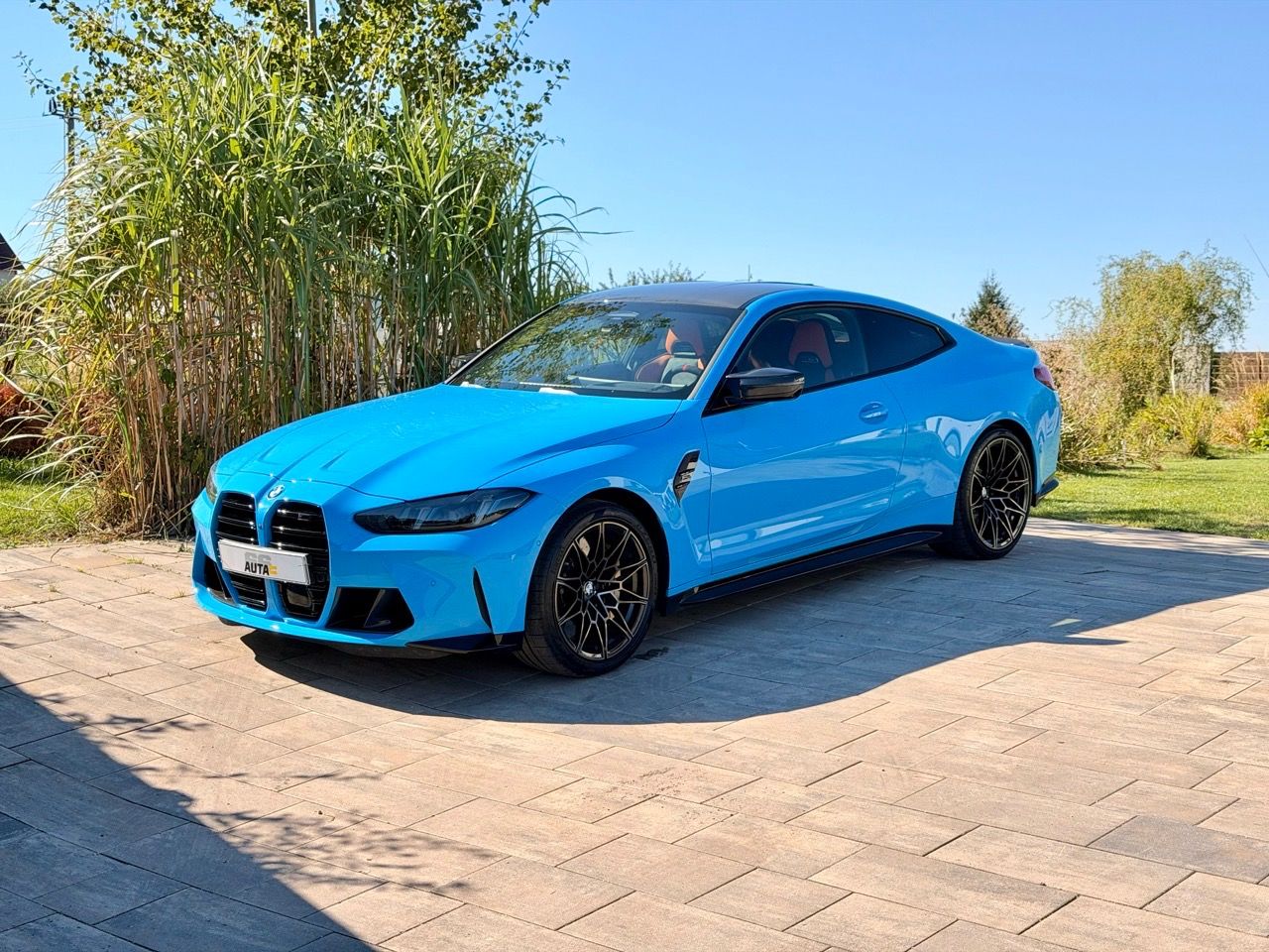BMW M4, Competition XDrive MAX VÝBAVA