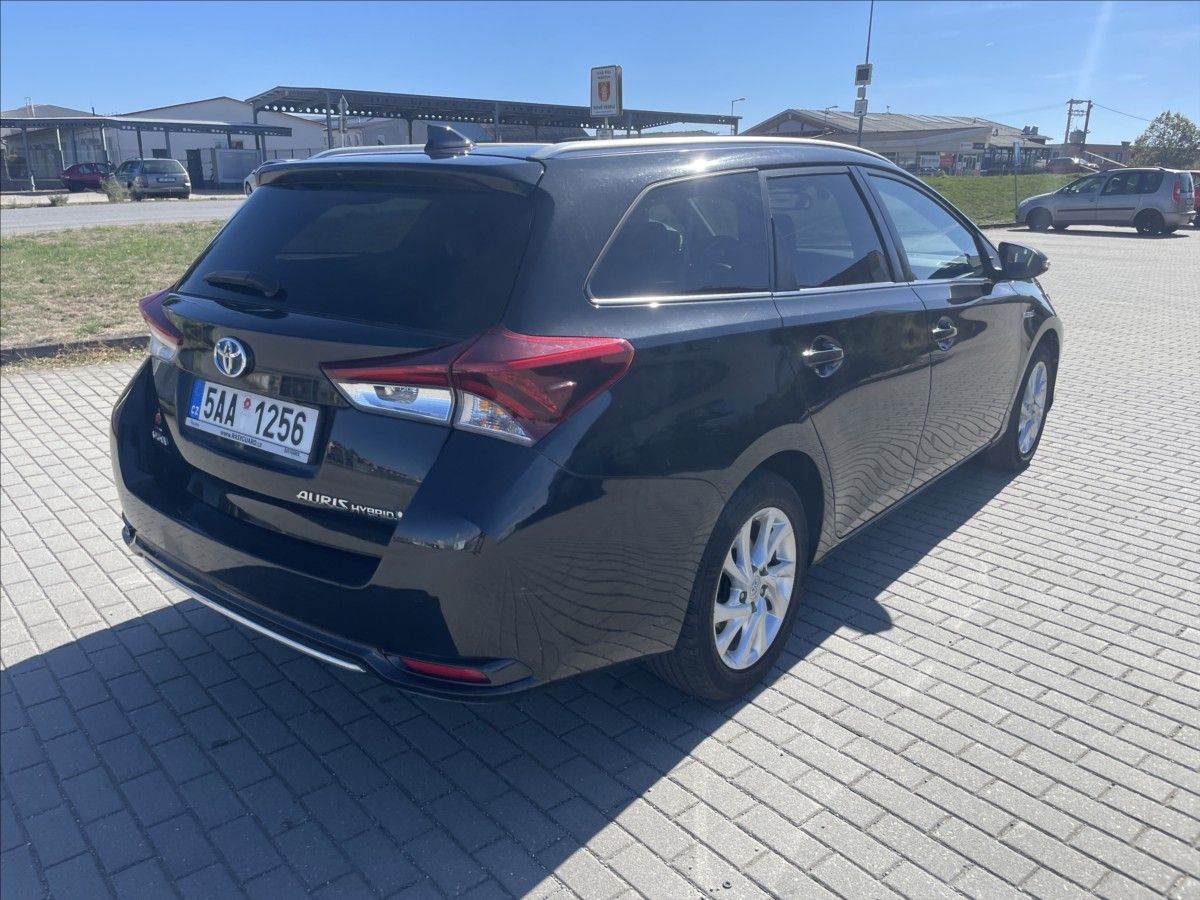 Toyota Auris, 1,8 E-CVT Hybrid CZauto 1maj D - fotka 4
