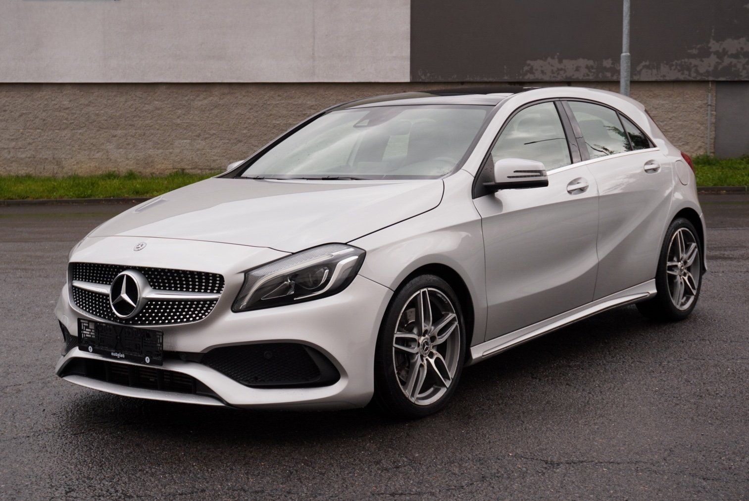 Mercedes-Benz Třídy A, 220d 4MATIC AMG - fotka 2