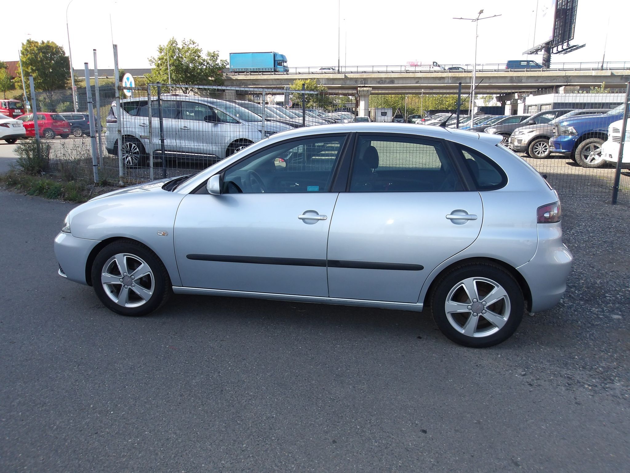 Seat Ibiza, 1,2i ČR  2xKOLA ! NOVÁ STK ! - fotka 4