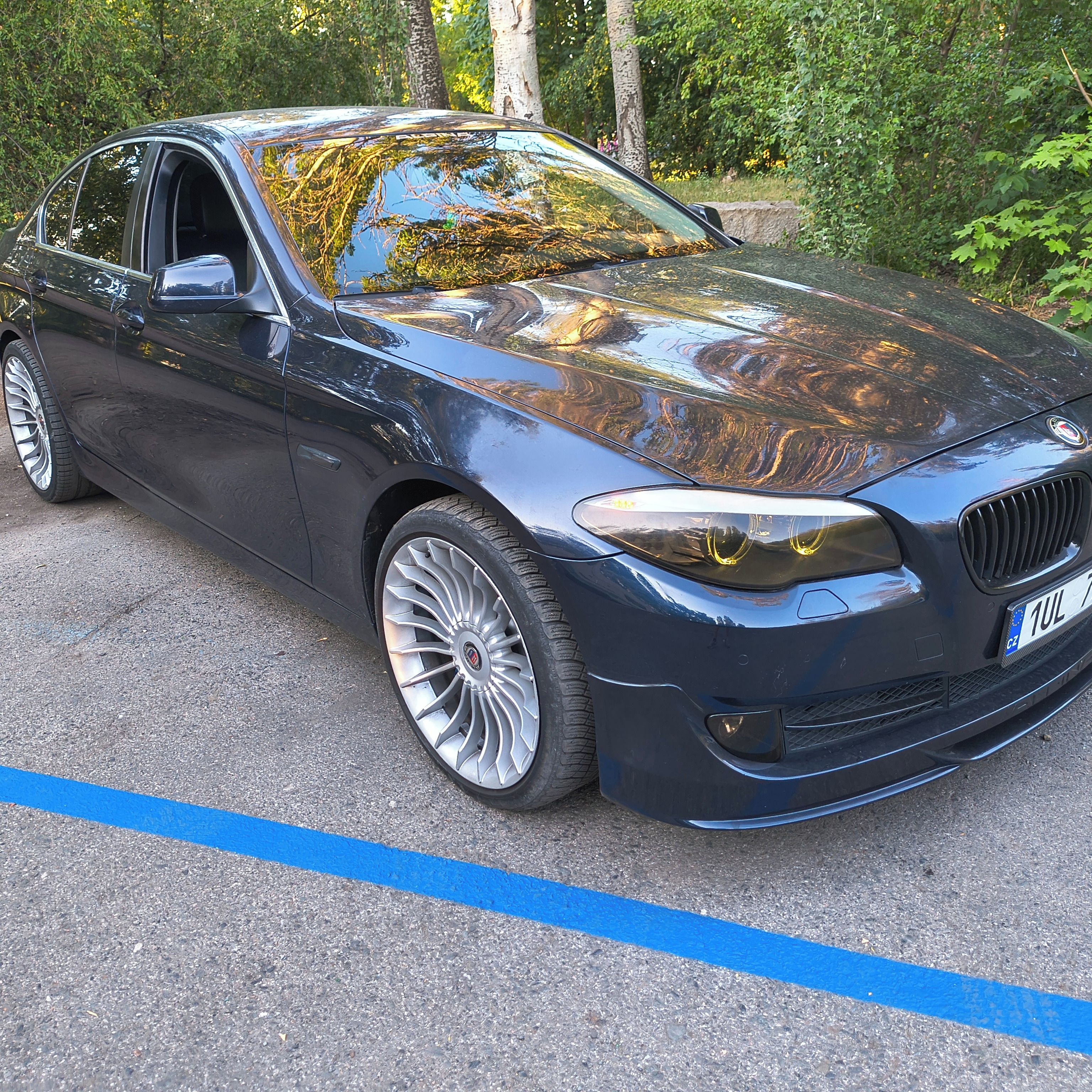 BMW Řada 5, 528i benzín ,šestiválec N53 - fotka 2
