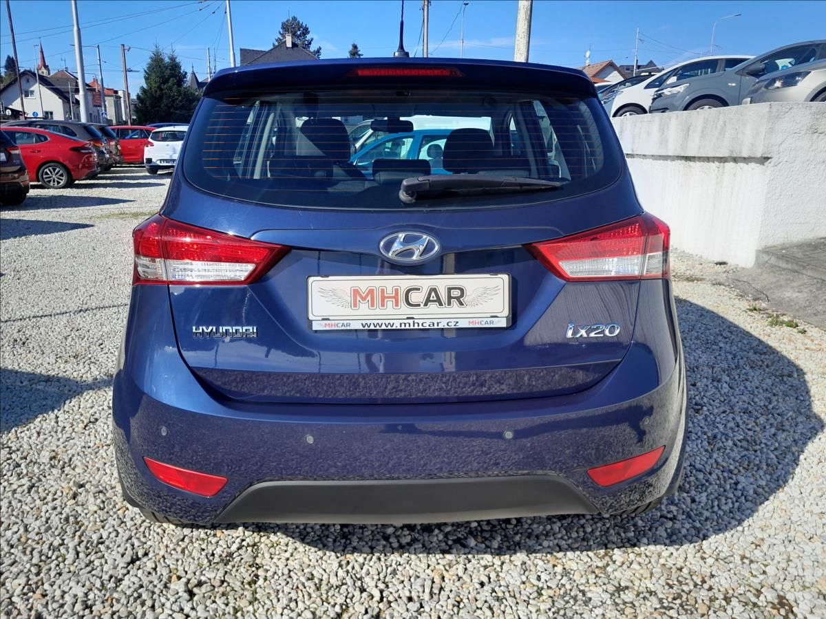 Hyundai ix20, 1,6i 91kW 38 000km - fotka 6