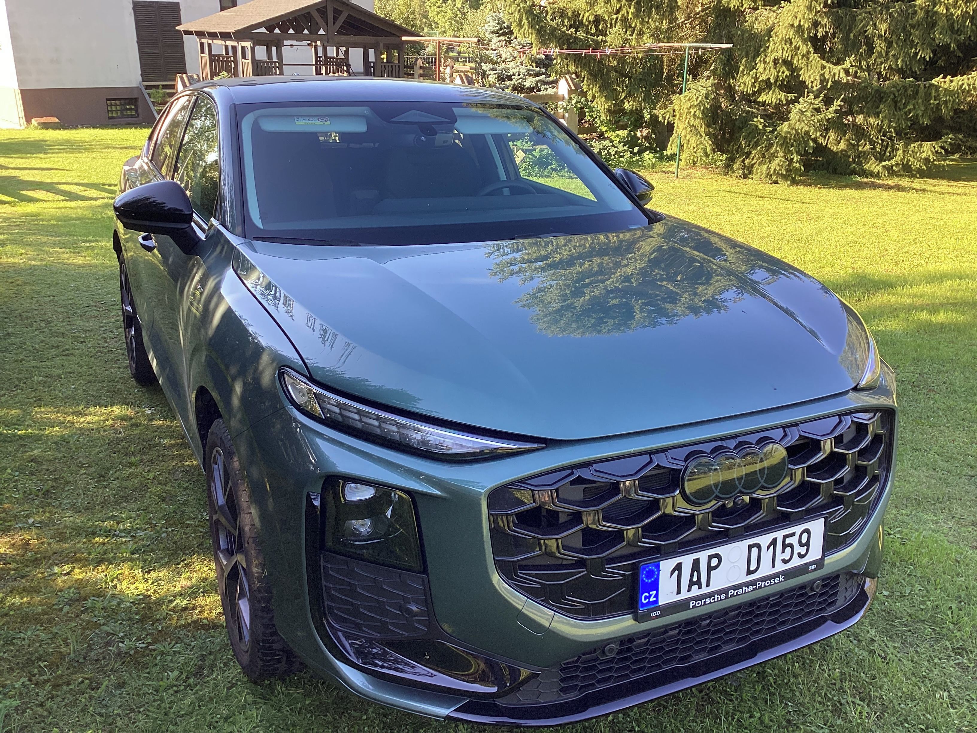 Audi Q3, Sportback TFSI S line - fotka 2