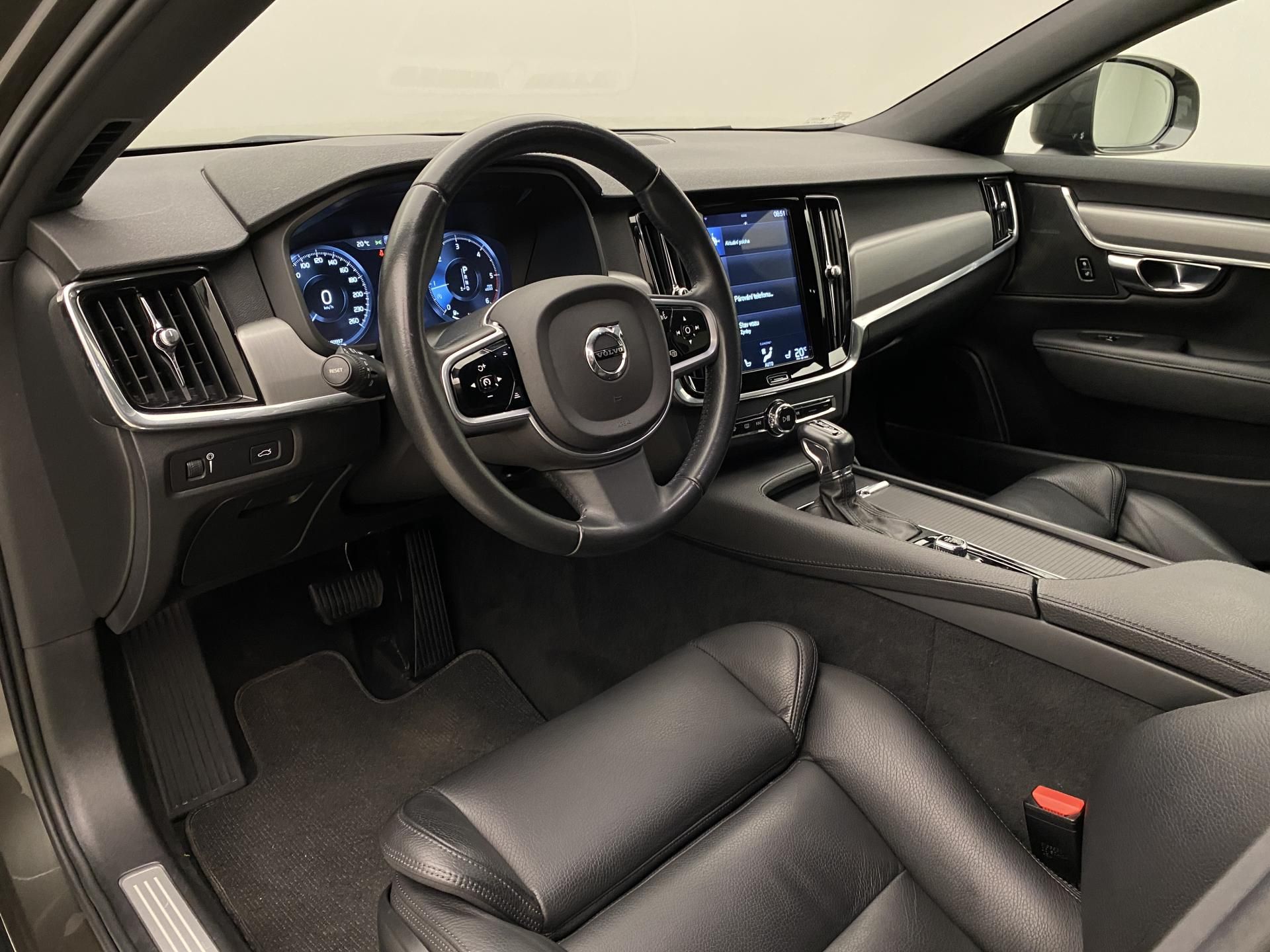 Volvo V90, CC D5 AWD MOMENTUM AUT CZ - fotka 4