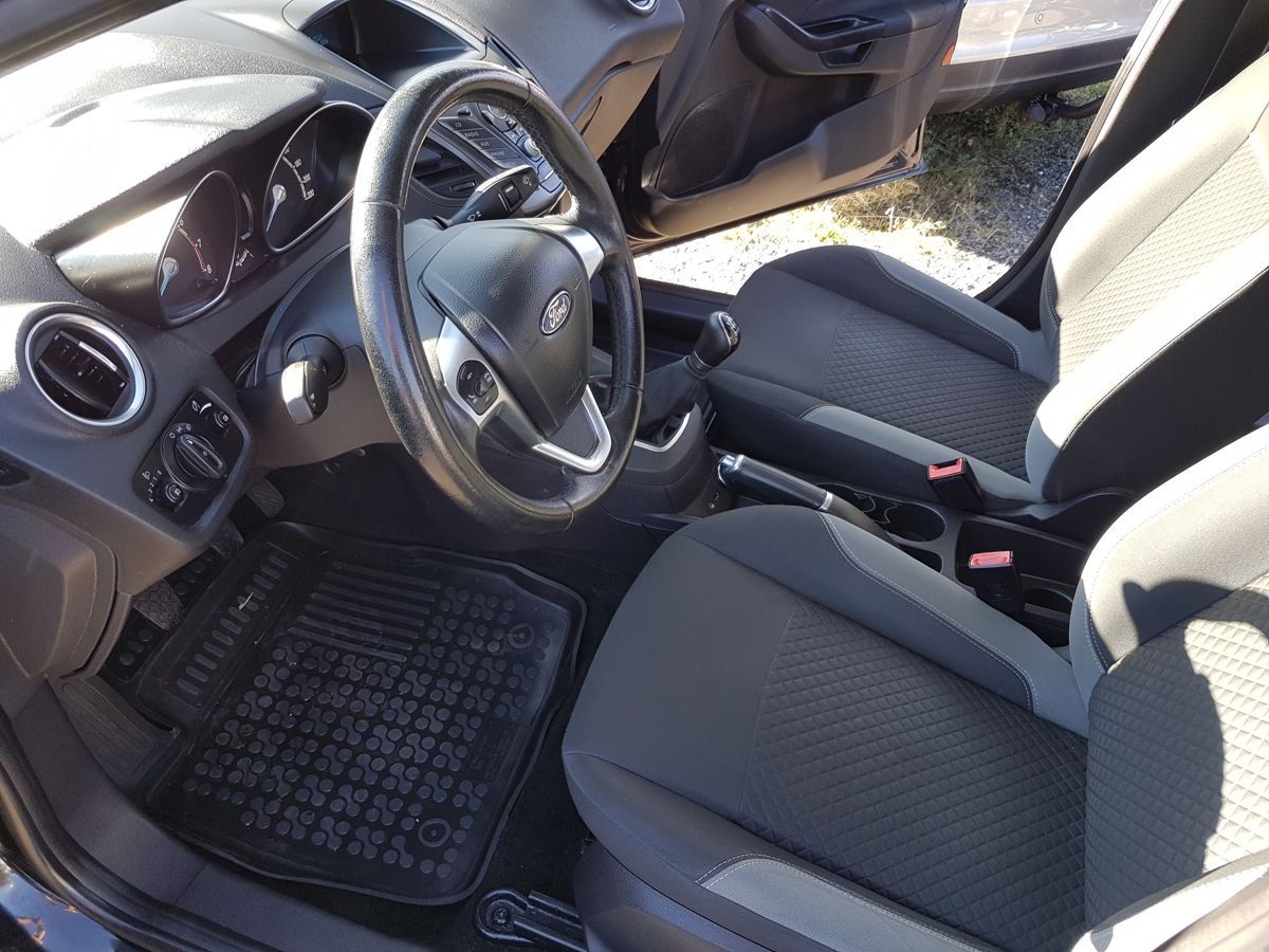 Ford Fiesta, 1.2i 44KW VÝHŘEV SED. - fotka 6