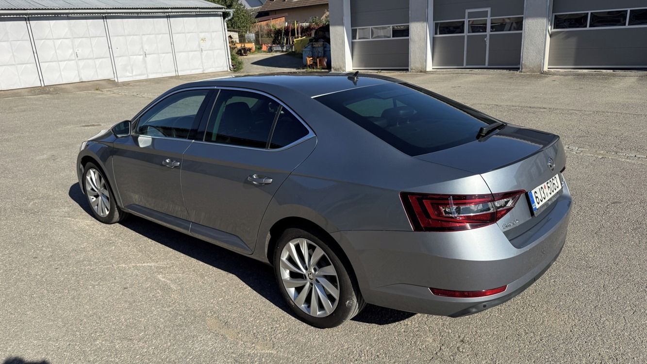 Škoda Superb, 3T, 1968 cm3, 140 kW - fotka 5