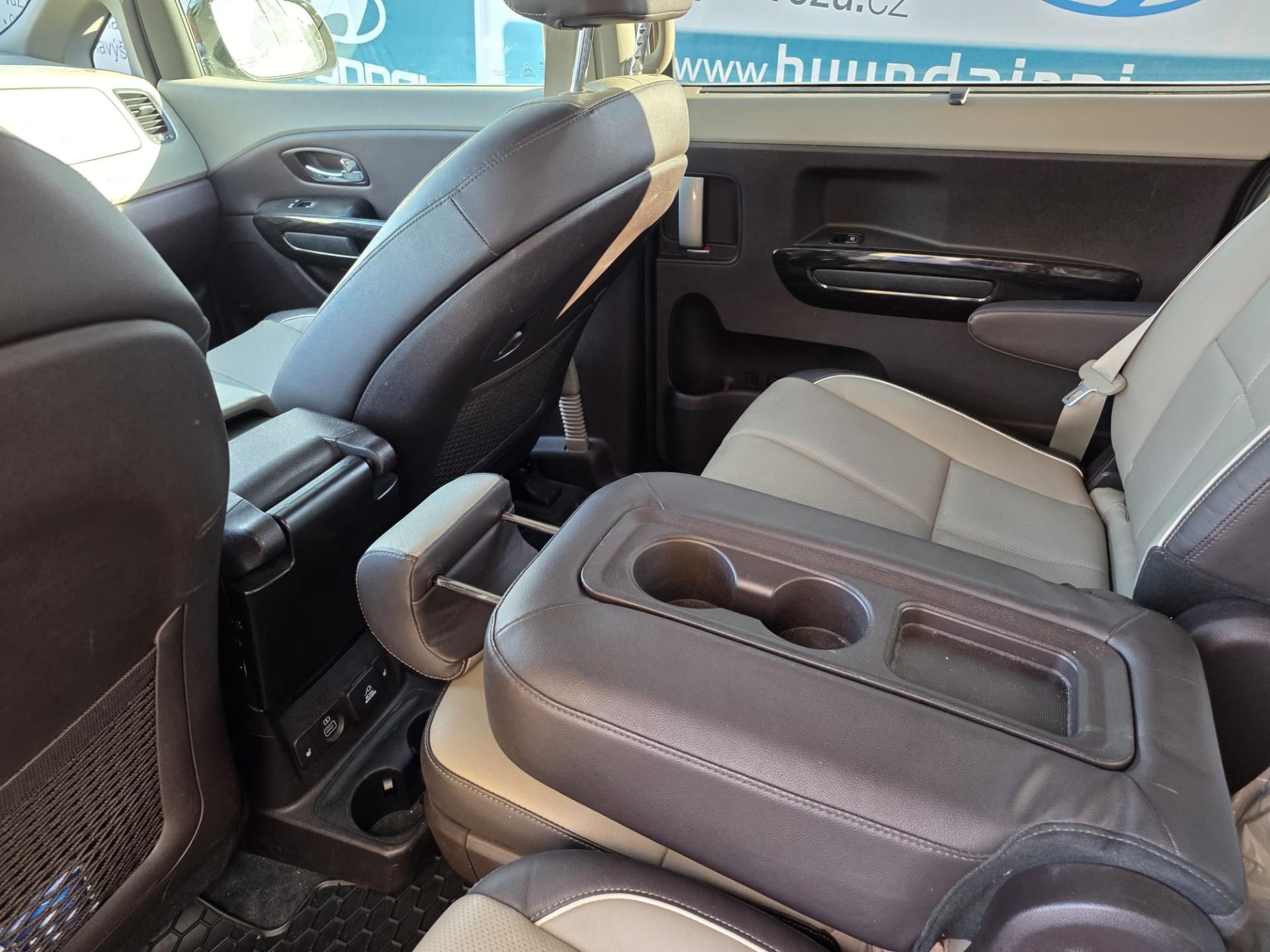 Kia Carnival, 3.3-8míst-2.řada 3sedadla - fotka 4