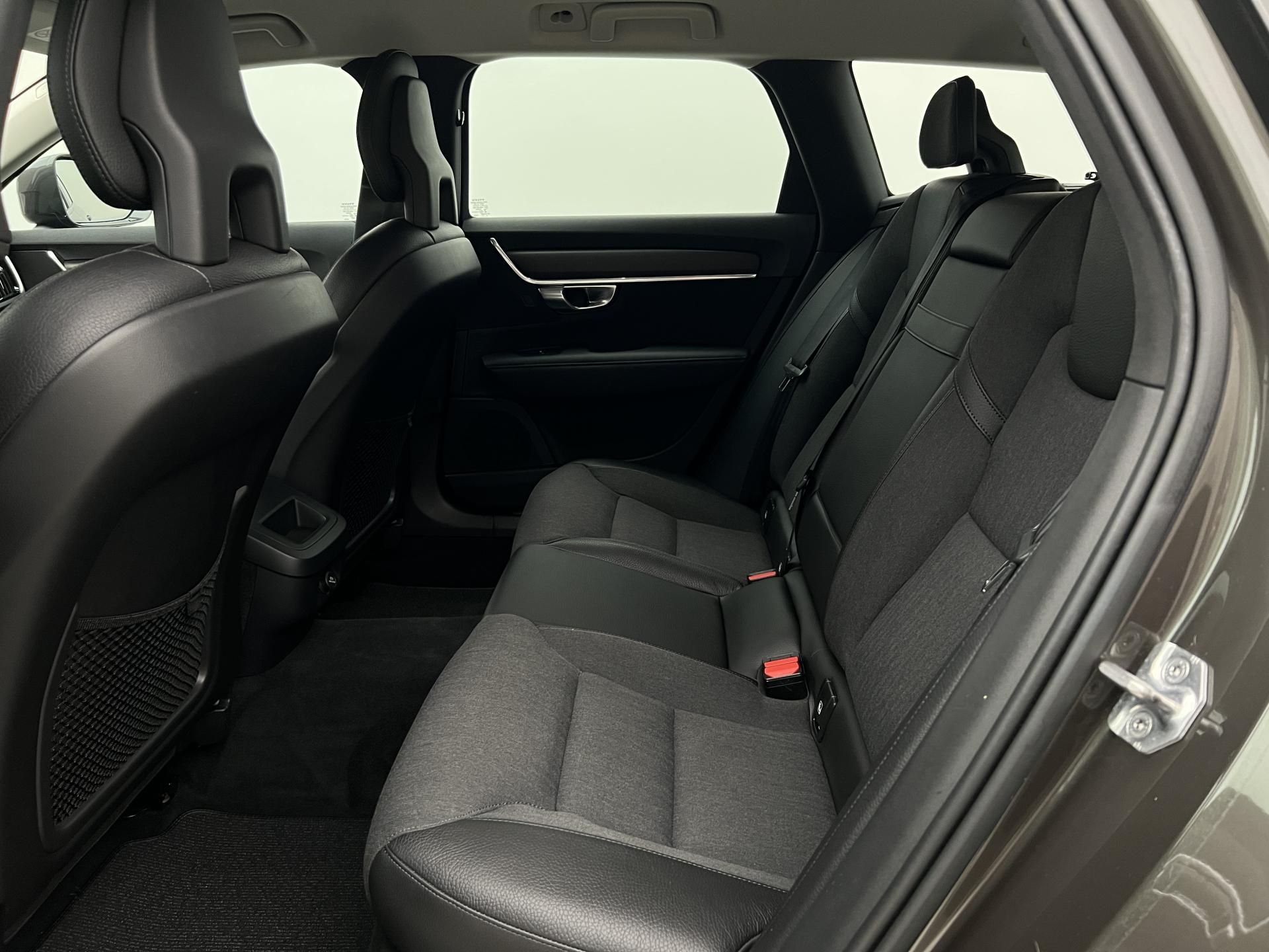 Volvo V90, CC D5 AWD AUT CZ - fotka 6