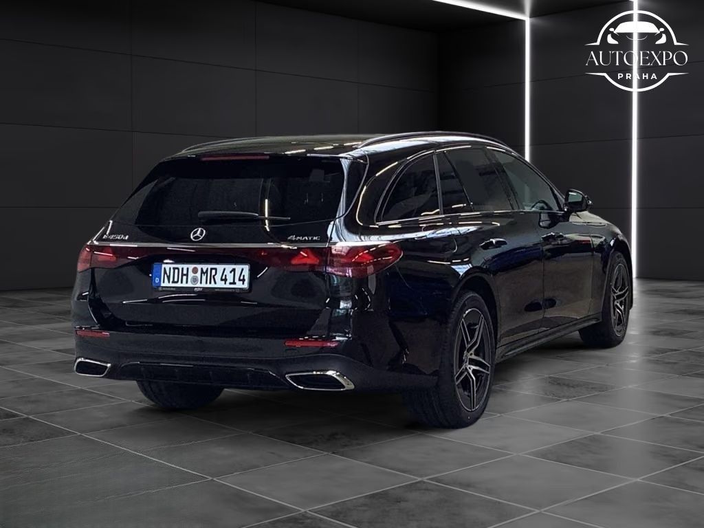 Mercedes-Benz Třídy E, 450d 4M T AMG*Night*PANORAMA - fotka 5