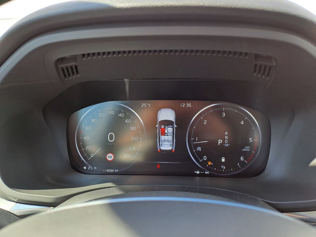 Volvo XC60, Momentum Pro B4 AWD 145kW - fotka 3