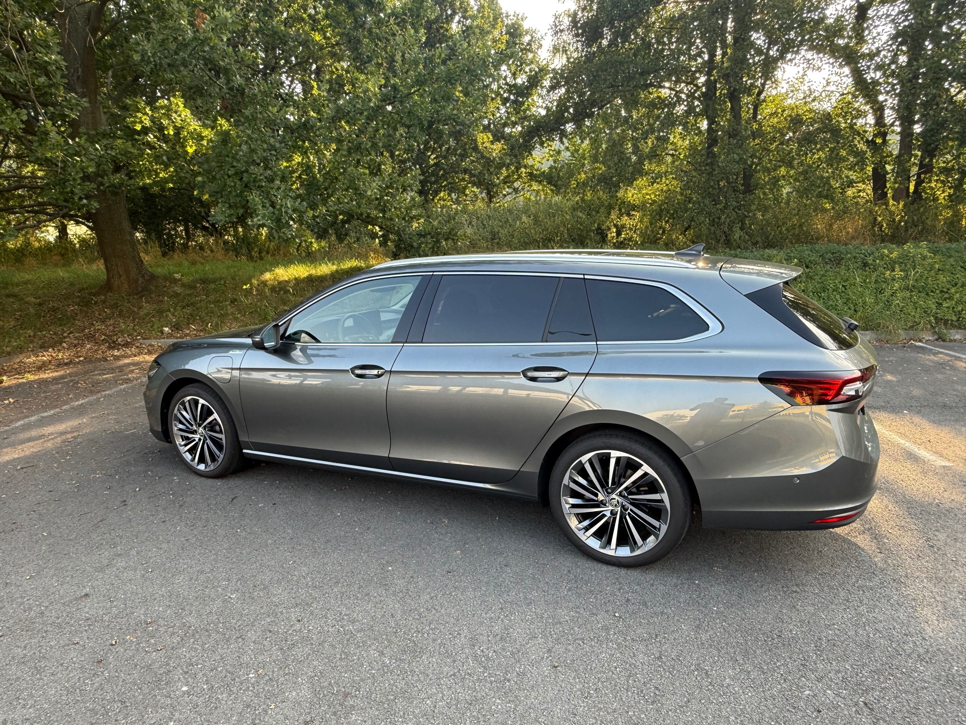 Škoda Superb, COMBI IV DSG L&K 1.5 TSI - fotka 2