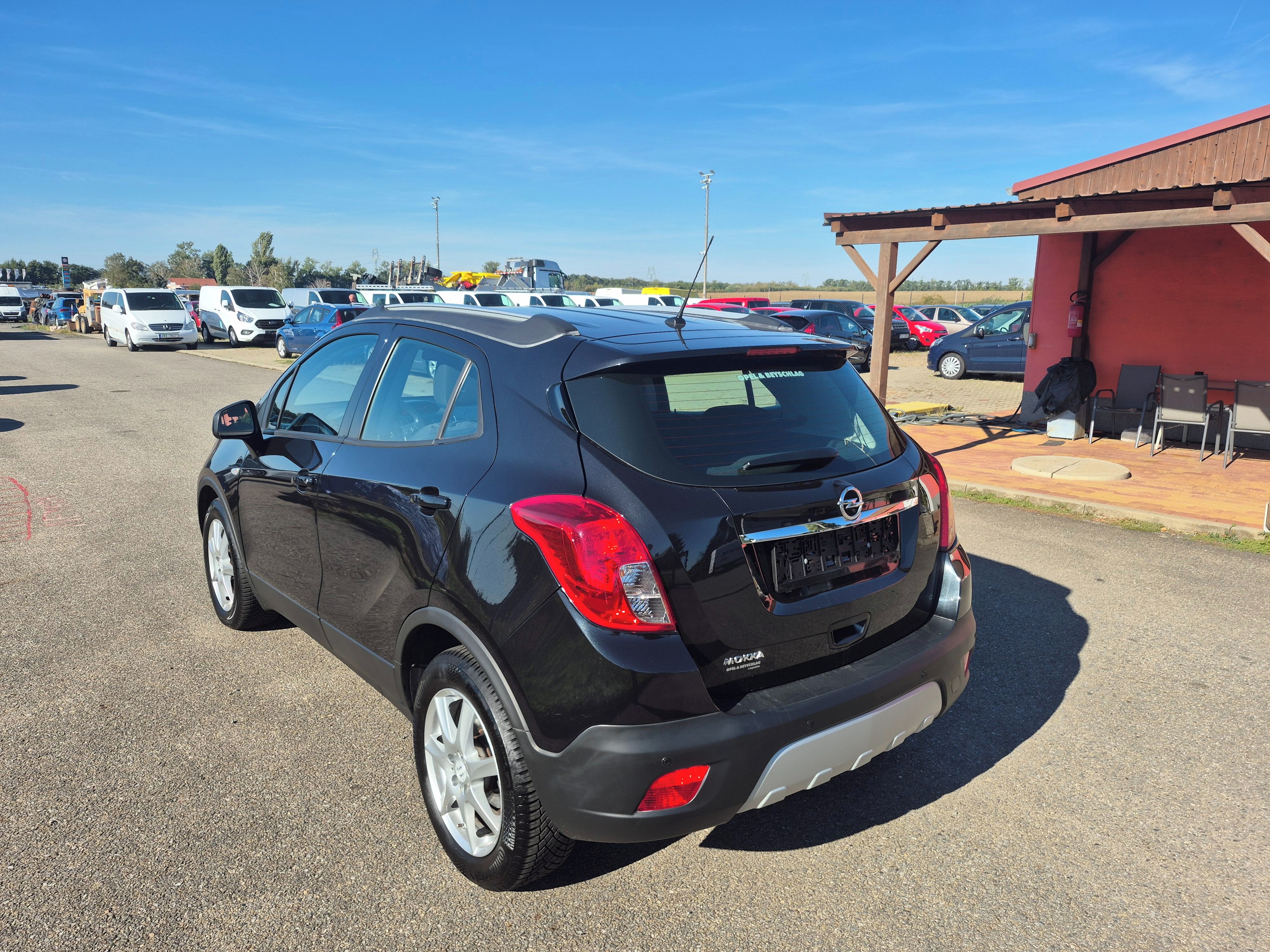 Opel Mokka, 1,6i, 85kW, 1.maj, serviska - fotka 4