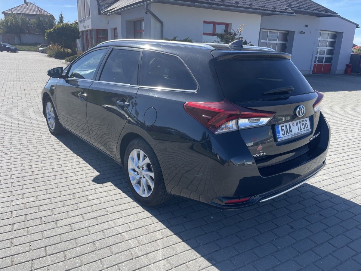 Toyota Auris, 1,8 E-CVT Hybrid CZauto 1maj D - fotka 3