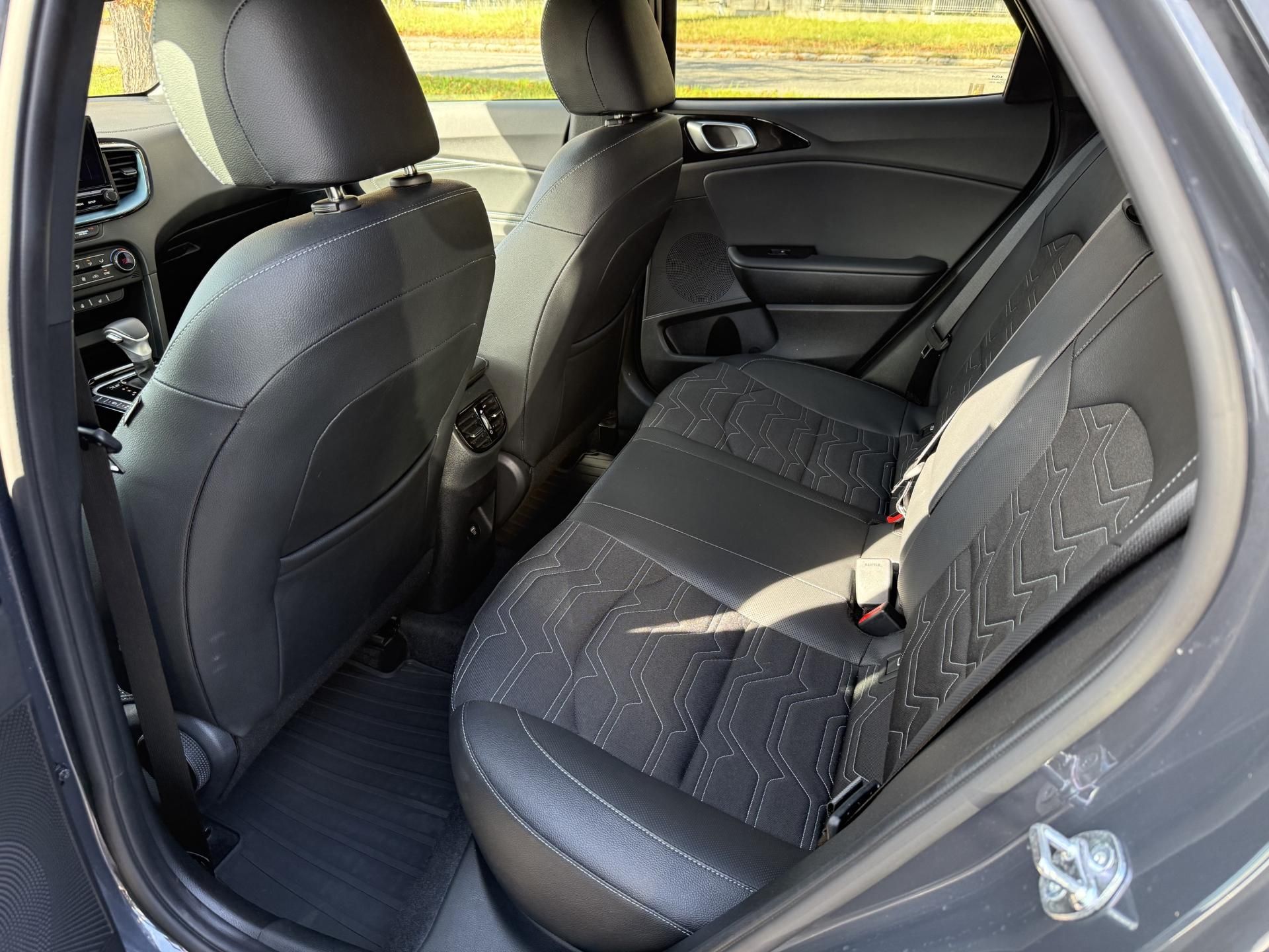 Kia XCee´d, 1.6 T-GDi BLACK EDITION 7DCT - fotka 4