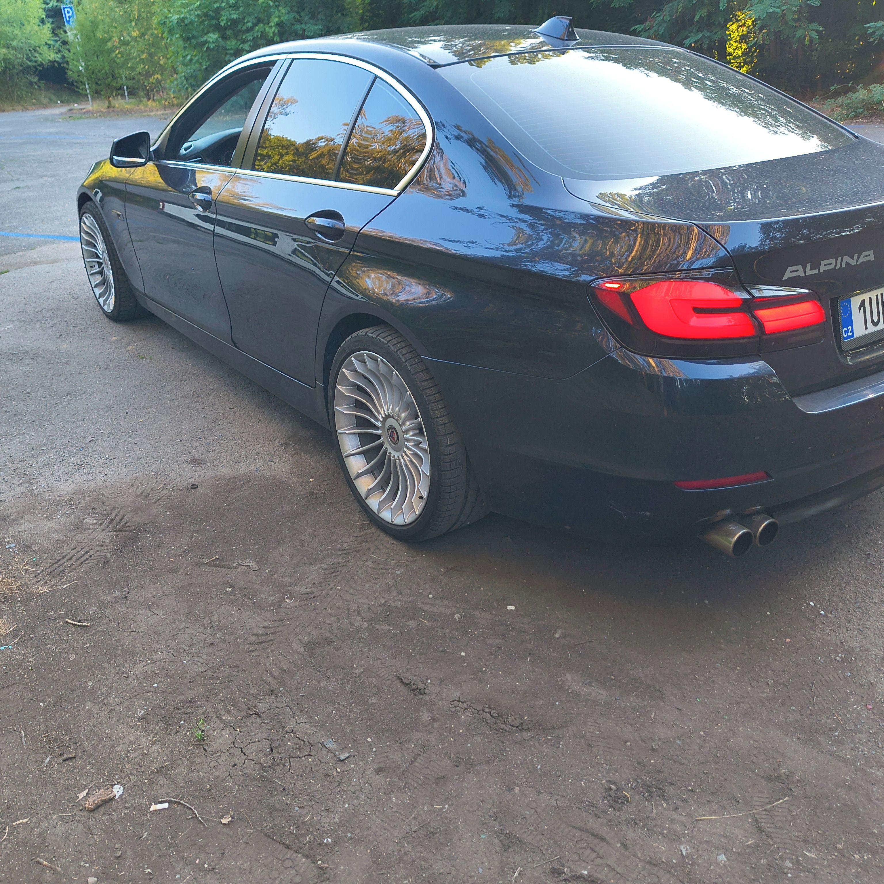 BMW Řada 5, 528i benzín ,šestiválec N53 - fotka 5