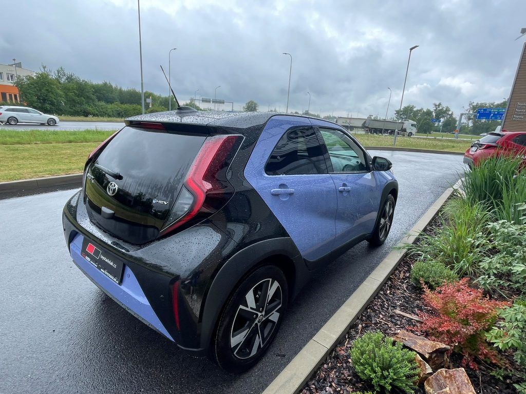Toyota Aygo, 1.5 Hybrid automat Style - fotka 6