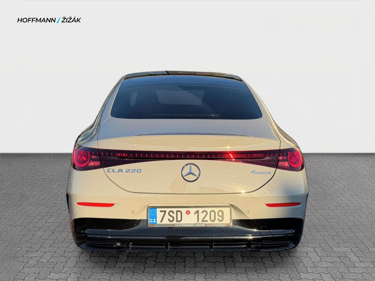 Mercedes-Benz CLA, CLA 220 4MATIC - fotka 4