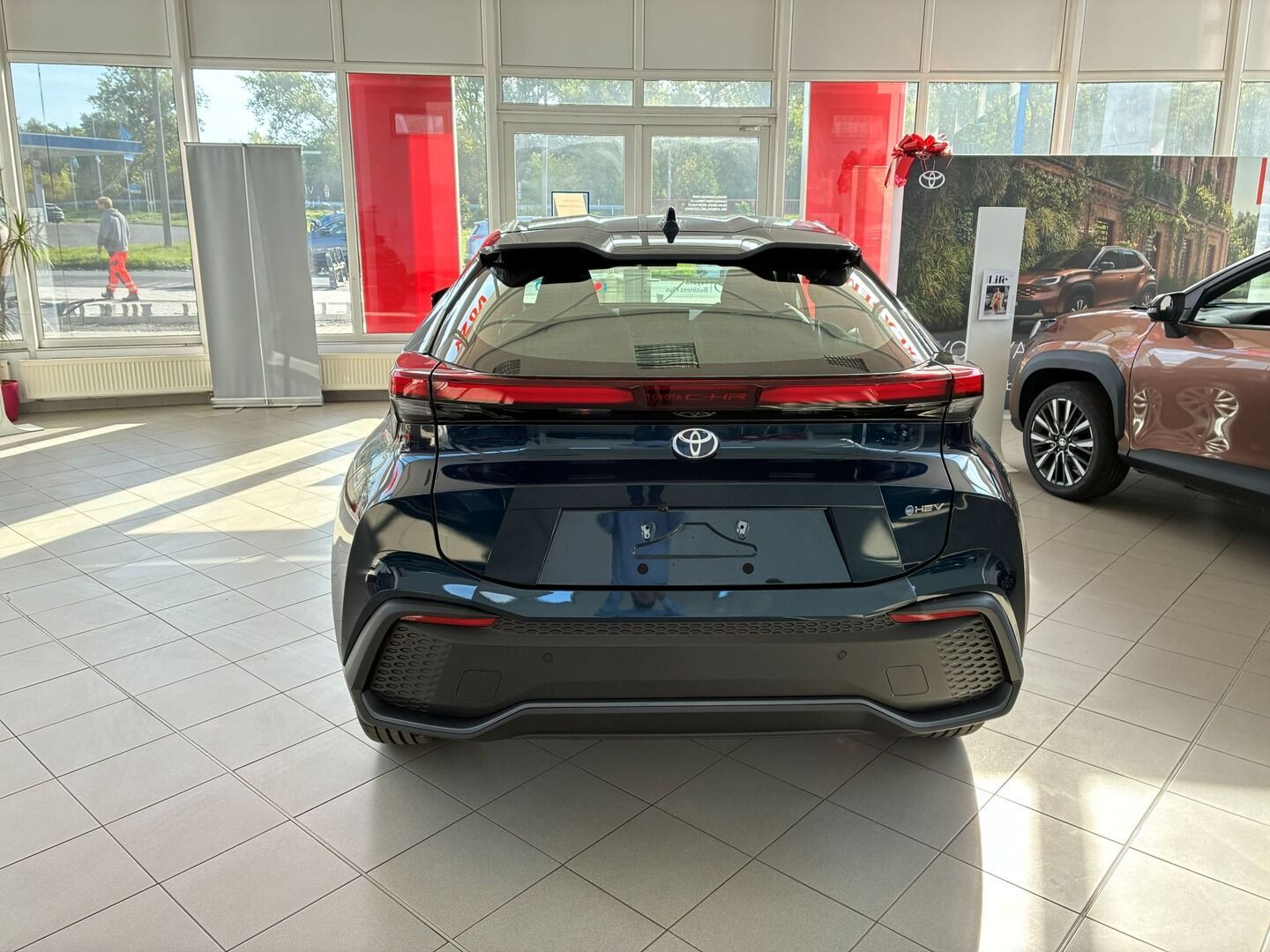 Toyota C-HR, Comfort 1,8 Hybrid 140 - fotka 5