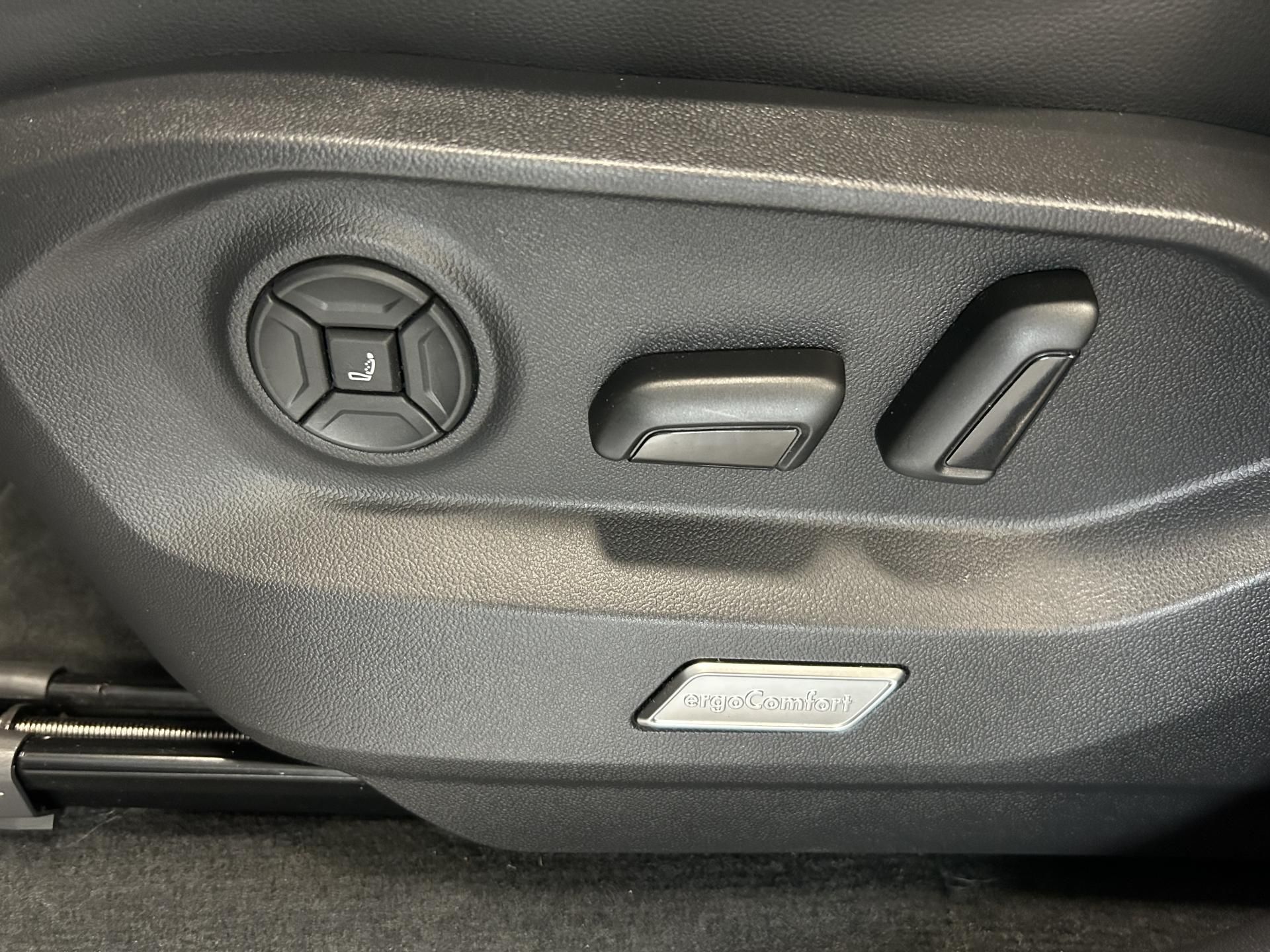 Volkswagen Touareg, 3.0TDi 210kW ELEG/NV/Panor/TZ - fotka 6