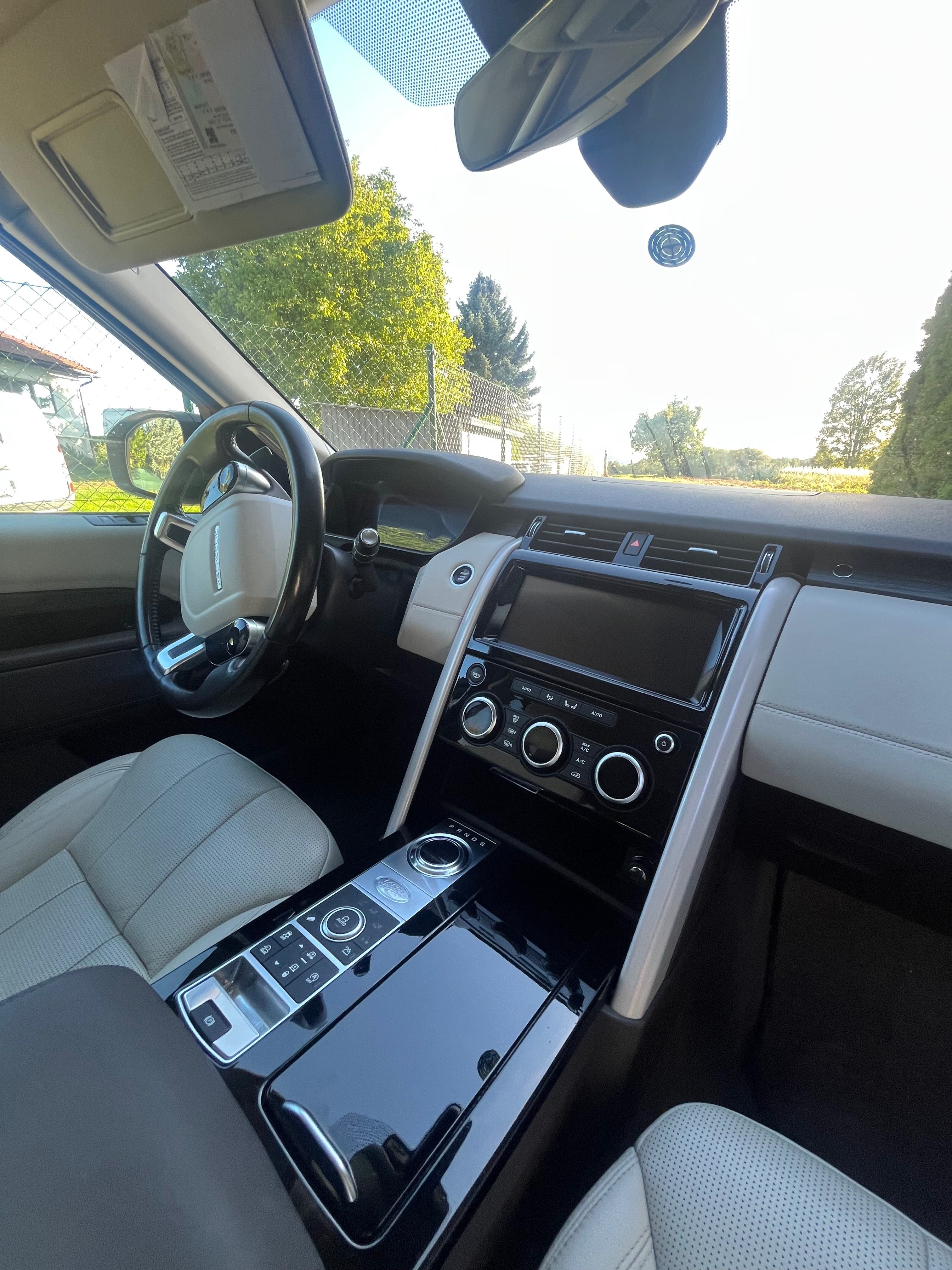 Land Rover Discovery, Land Rover Discovery 5 Luxury - fotka 5