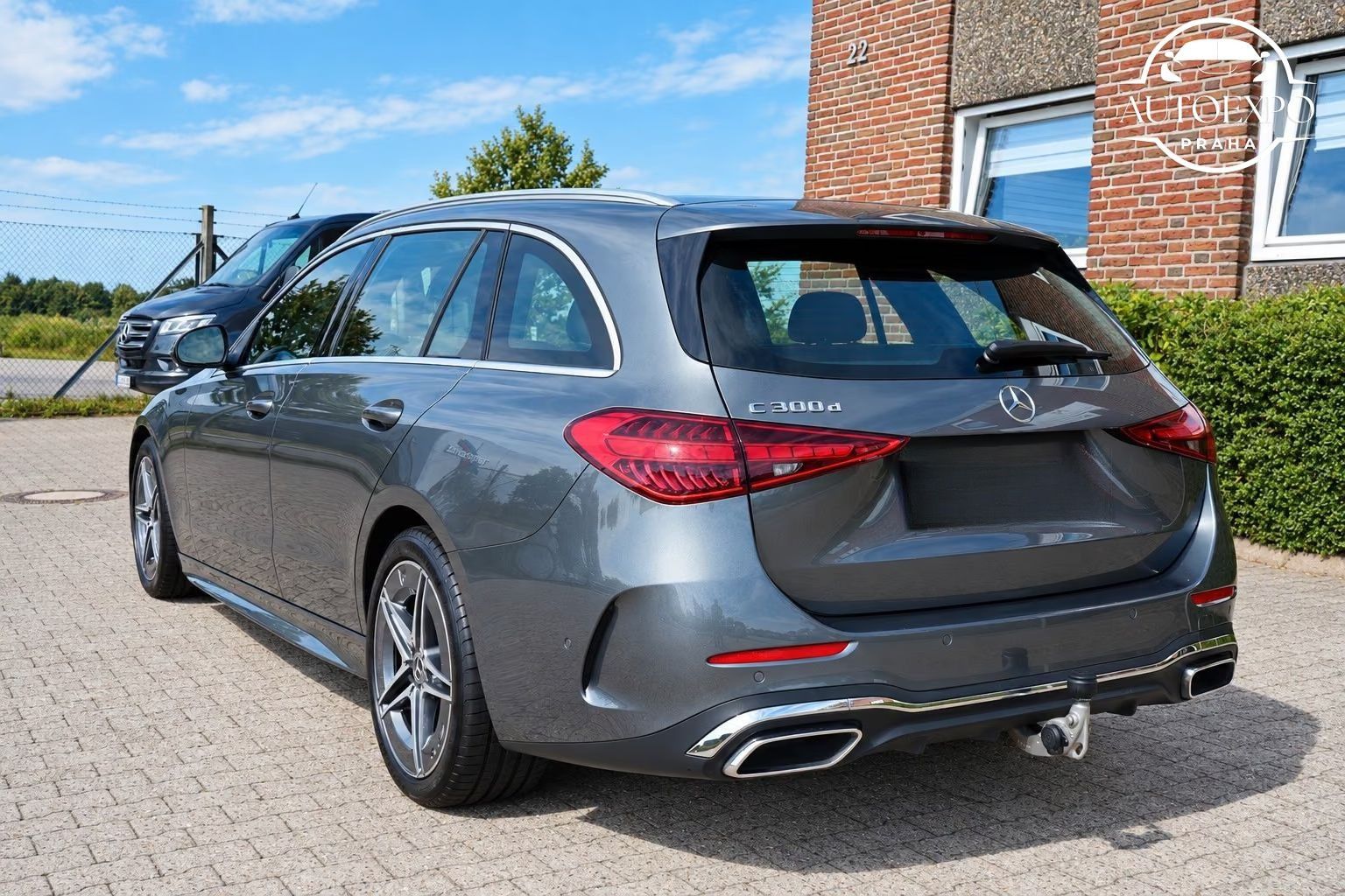 Mercedes-Benz Třídy C, 300d*AMG Paket*TAŽNÉ*DISTRONIC - fotka 4