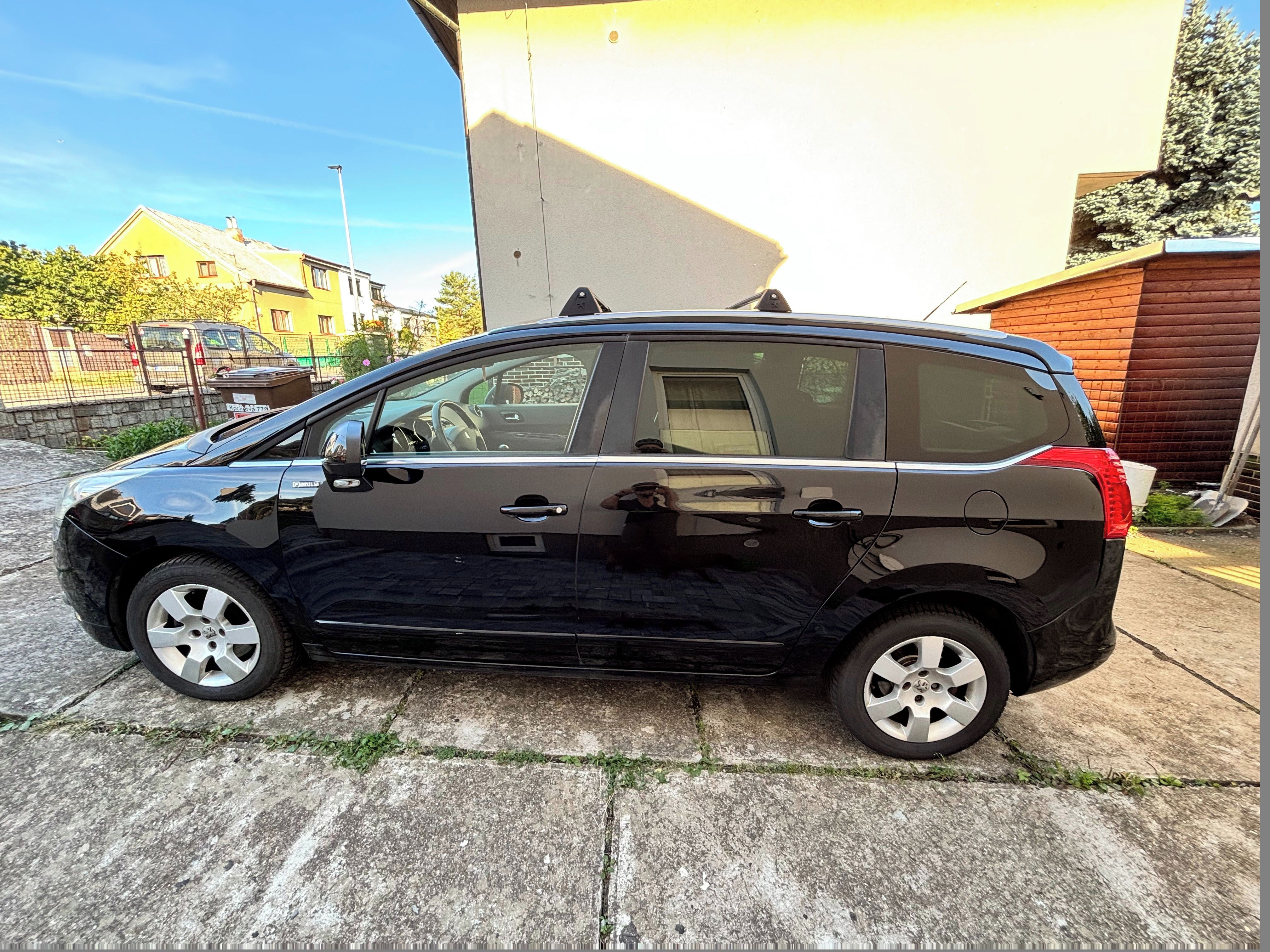 Peugeot 5008, 2.0 HDI Family Pack, tažné - fotka 6