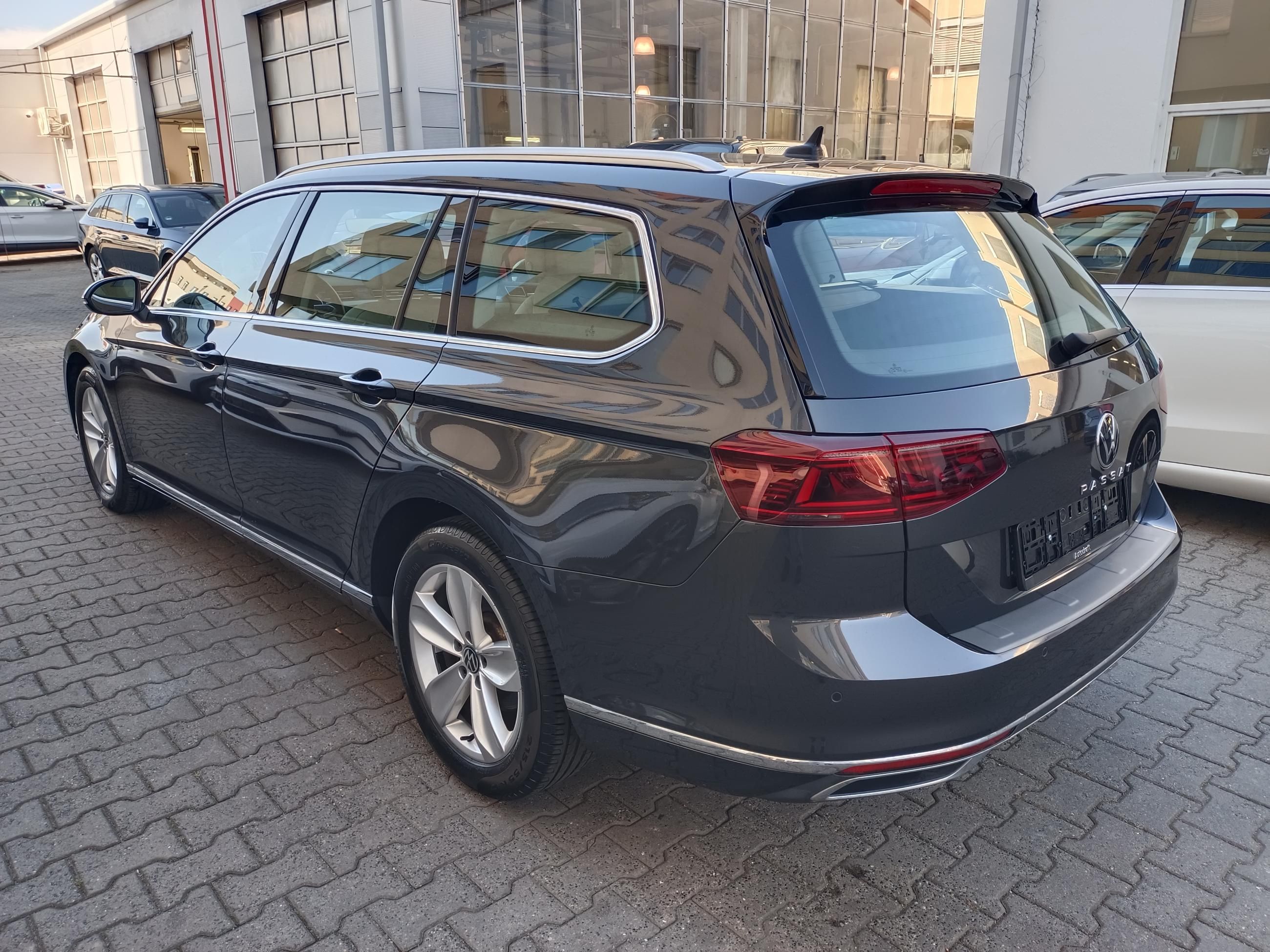 Volkswagen Passat Variant, 2.0 TDI 147kW DSG Elegance - fotka 4