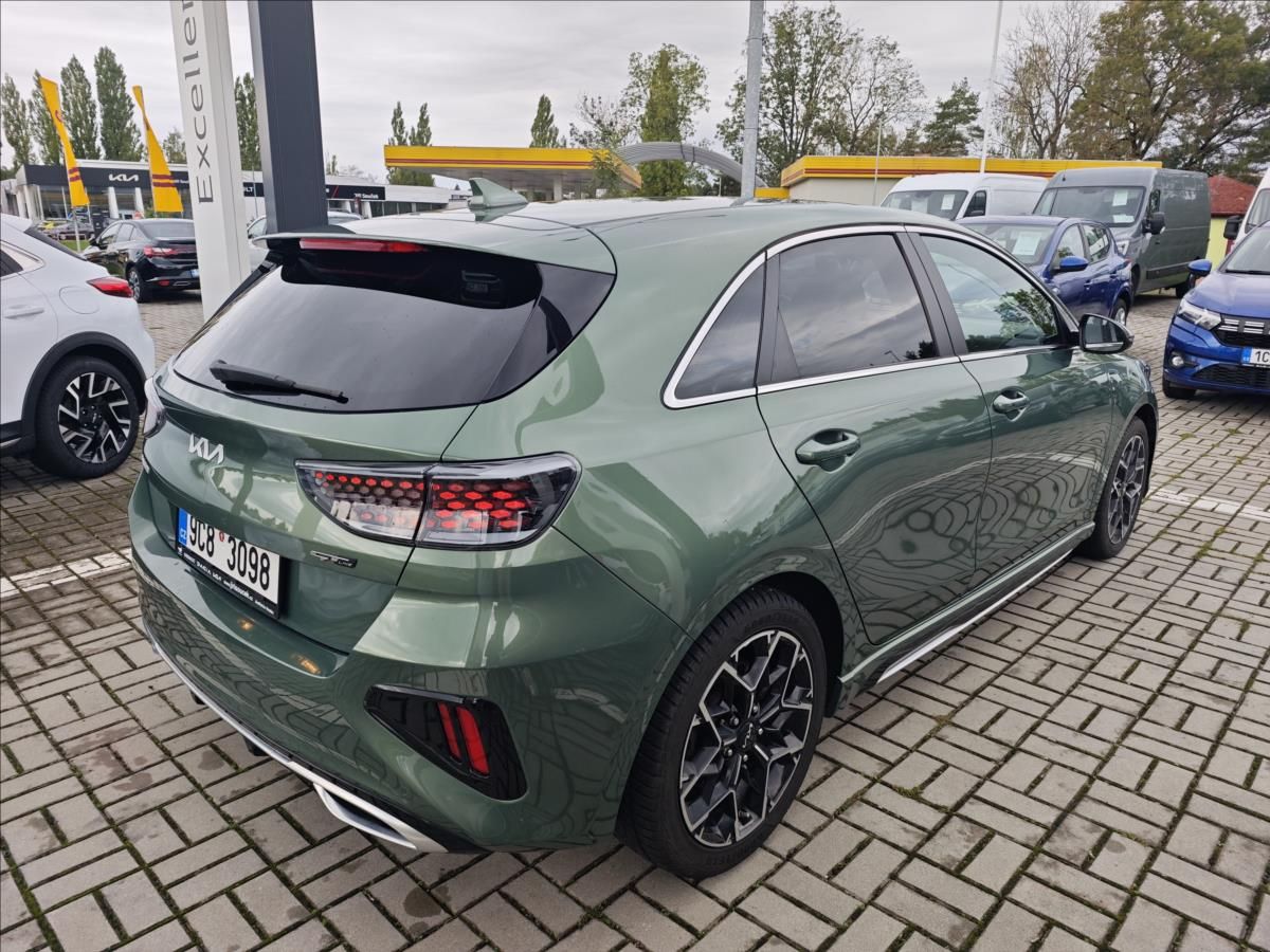 Kia Cee´d, 1,5 T-GDI 7DCT automat  GT-Lin - fotka 6