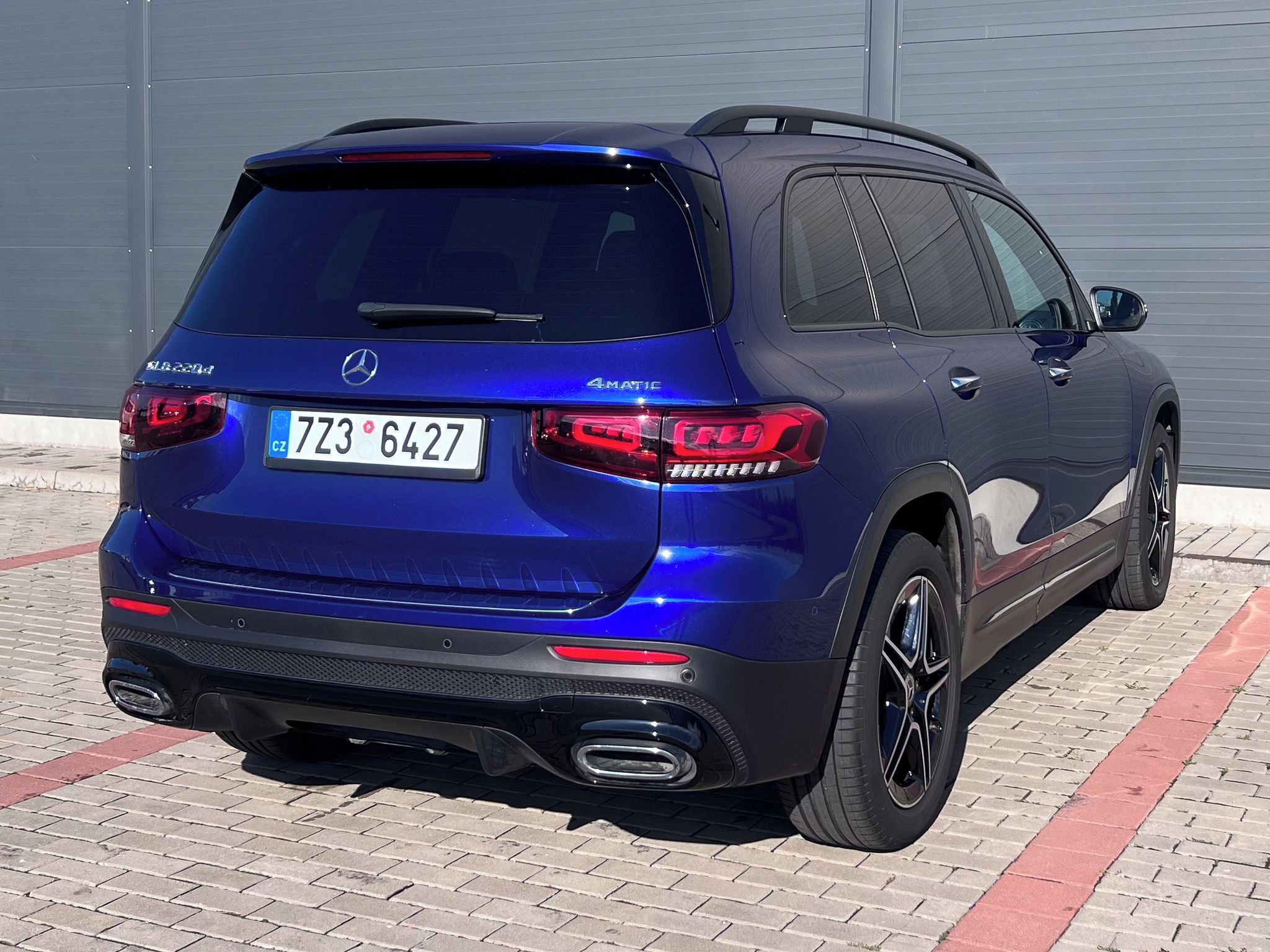 Mercedes-Benz GLB, 220d-4MATIC-AMG-140KW - fotka 4