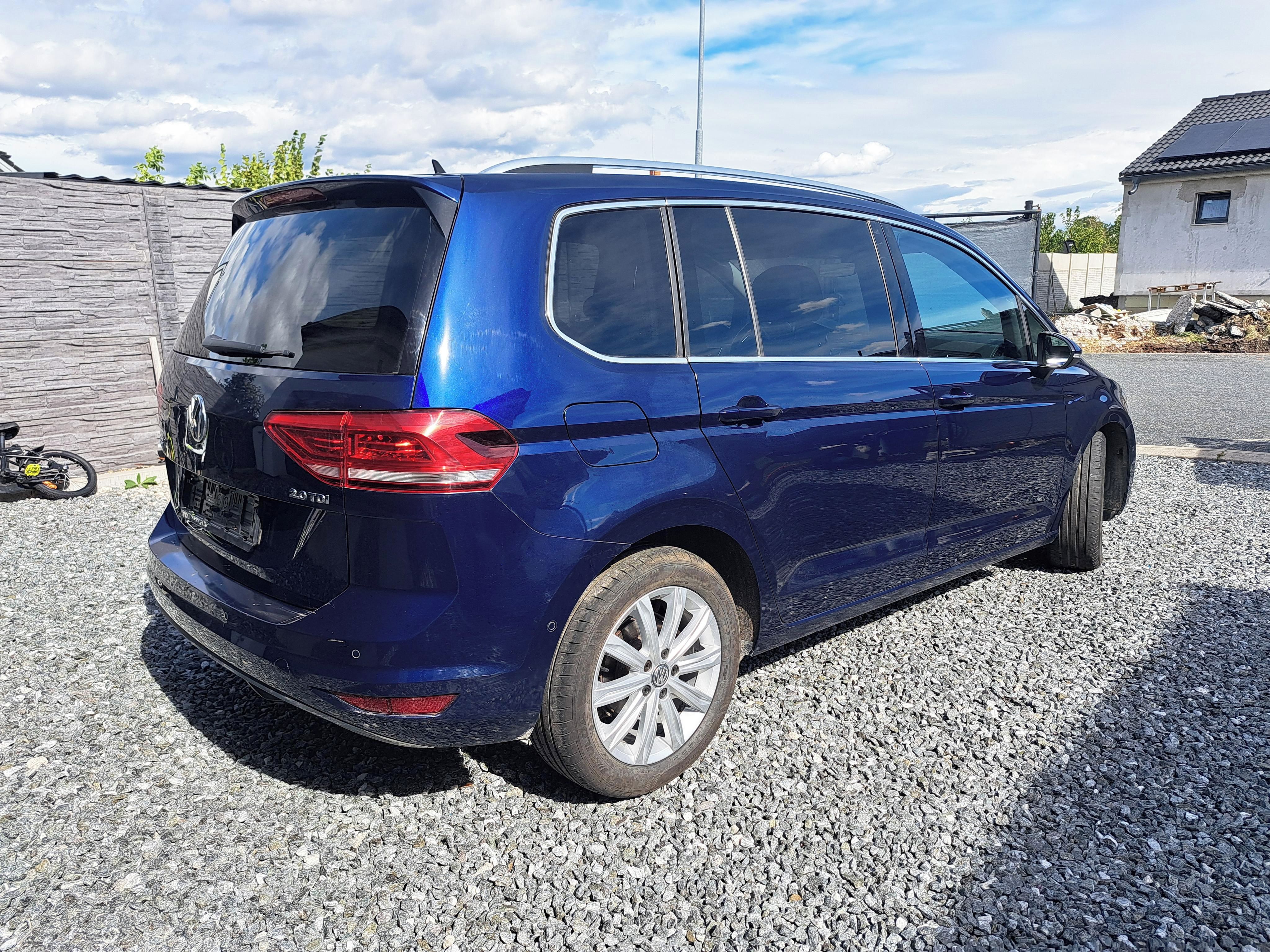 Volkswagen Touran, 110 kW, HIGHLINE, DSG, LED - fotka 4
