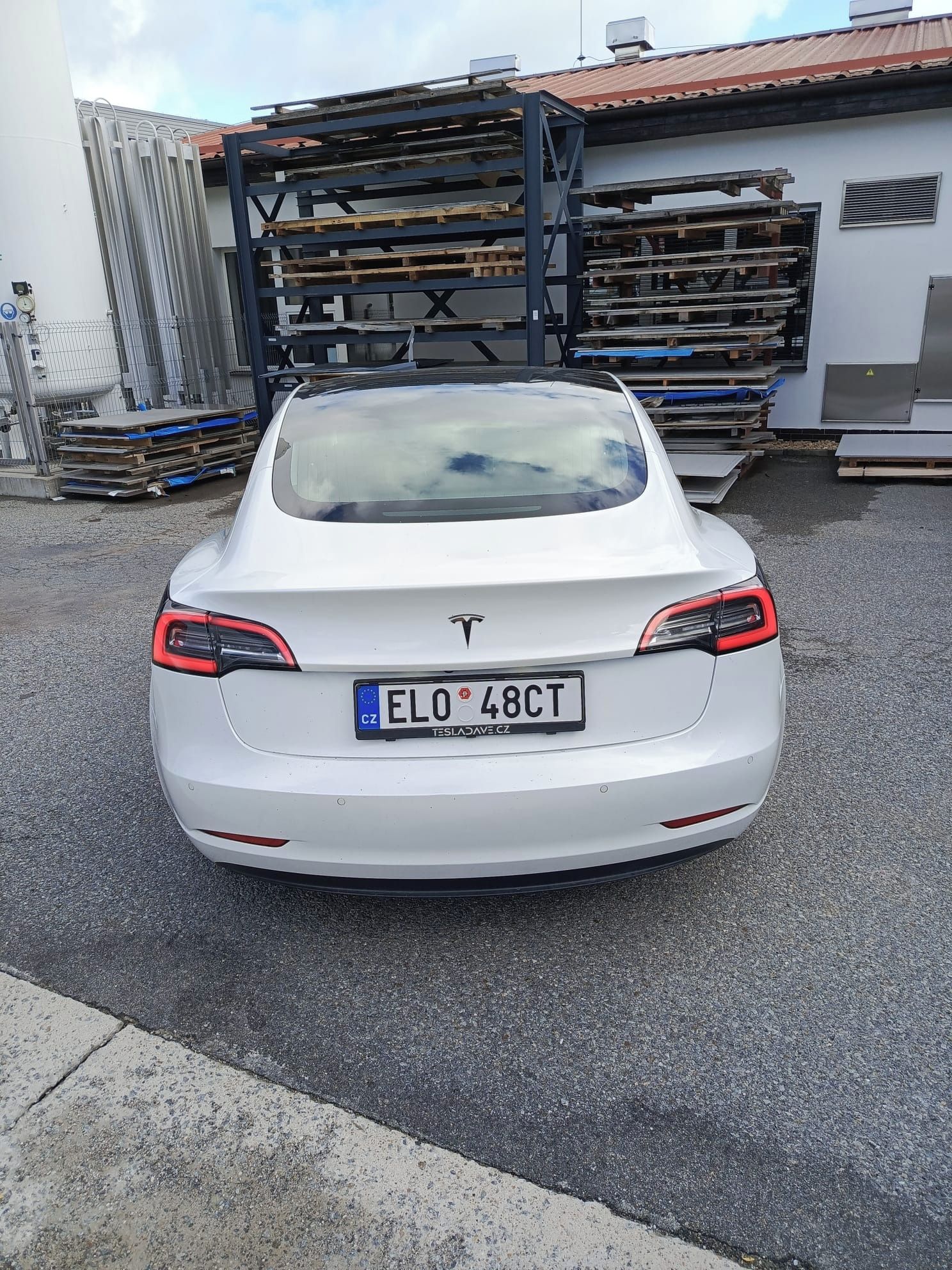Tesla Model 3, Standard Range Plus - fotka 4