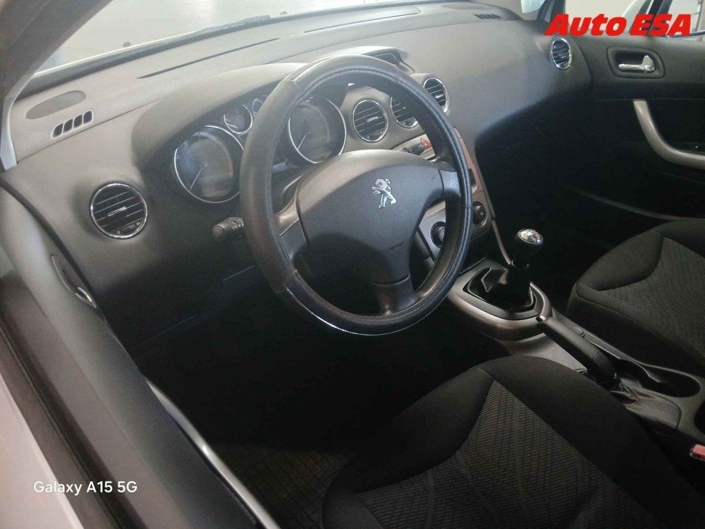Peugeot 308, 1.4i,ČR - fotka 3