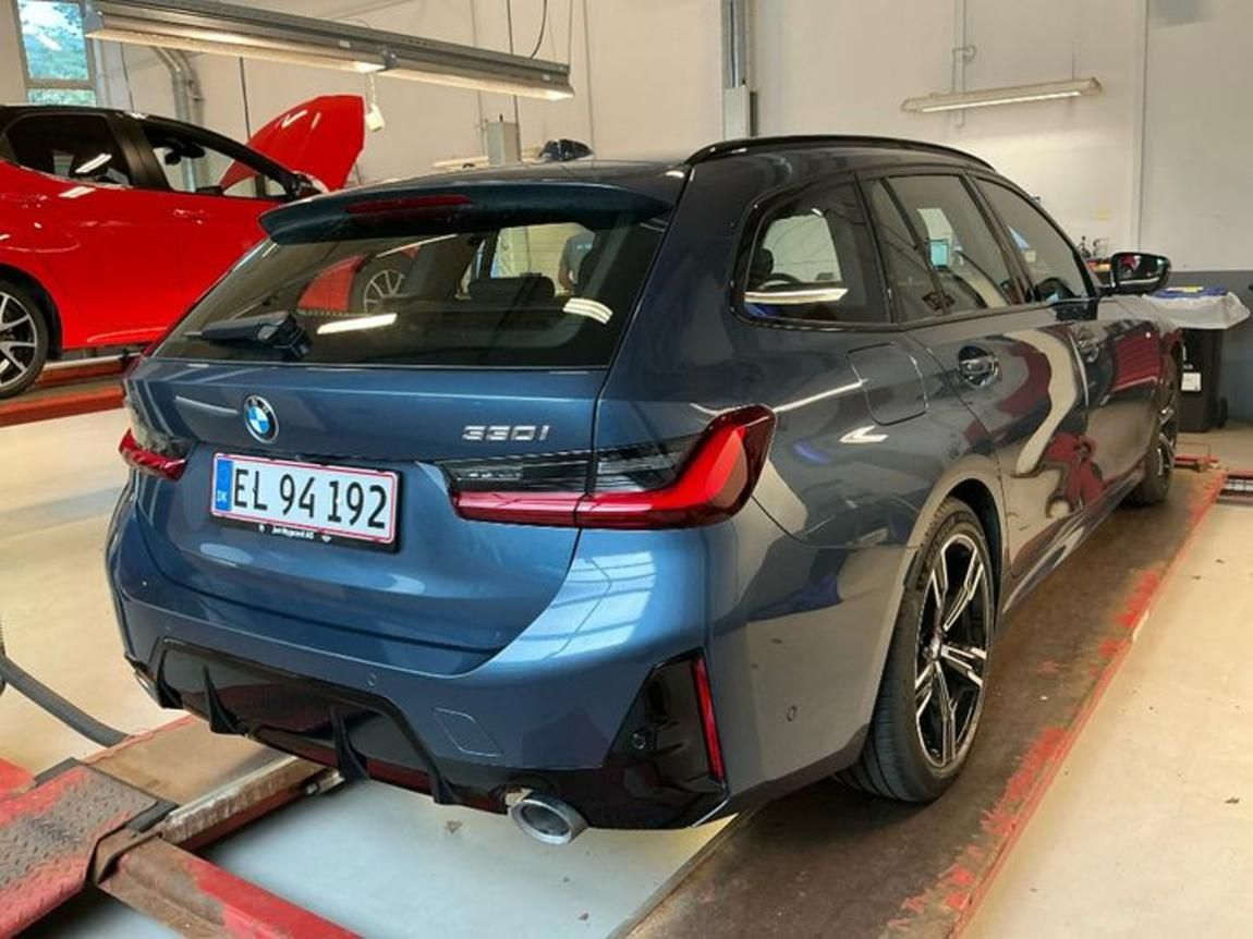 BMW Řada 3, 330i xDrive Touring - fotka 6