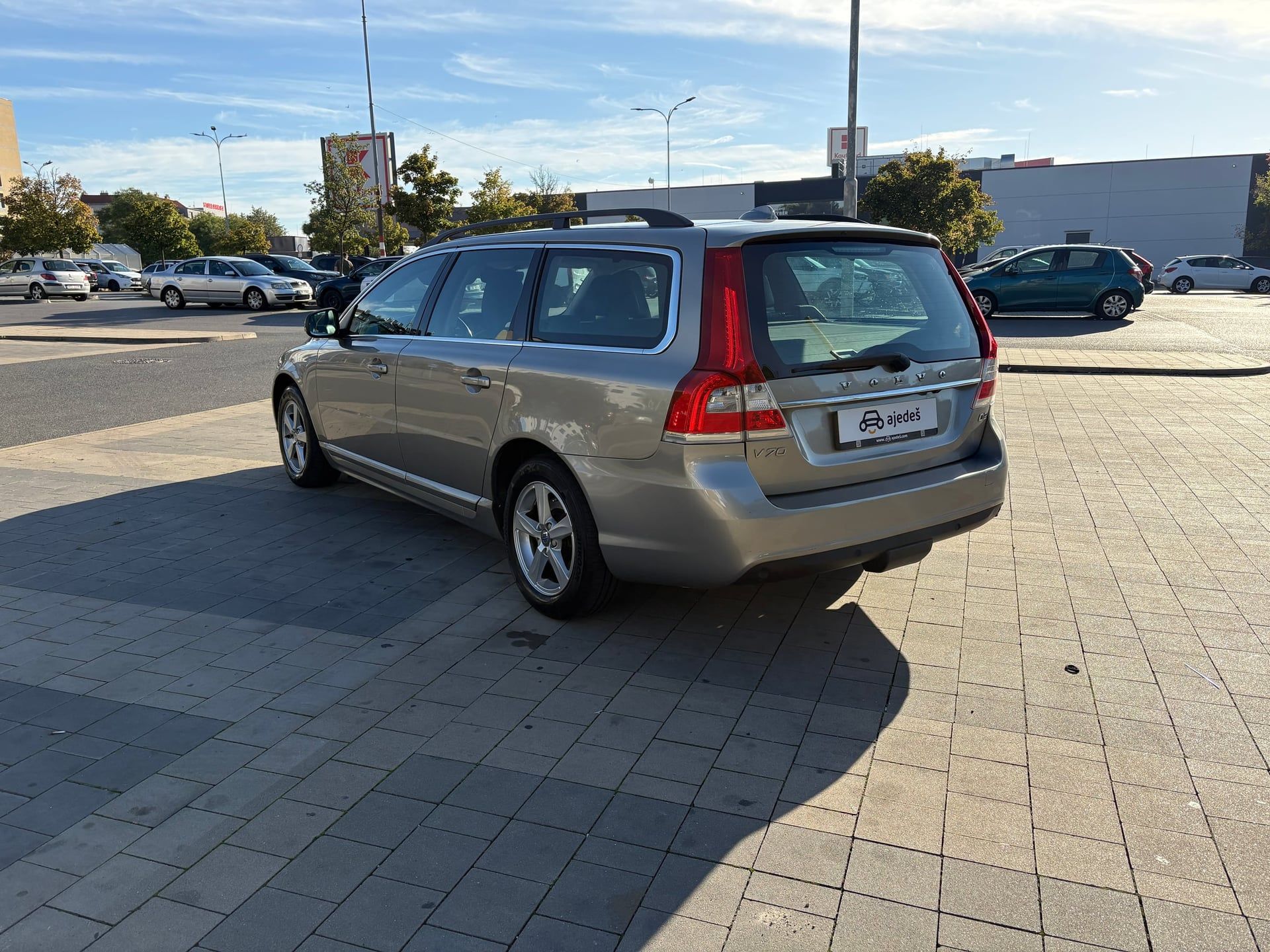 Volvo V70, D2/Momentum/ČR-1.maj./servis - fotka 6