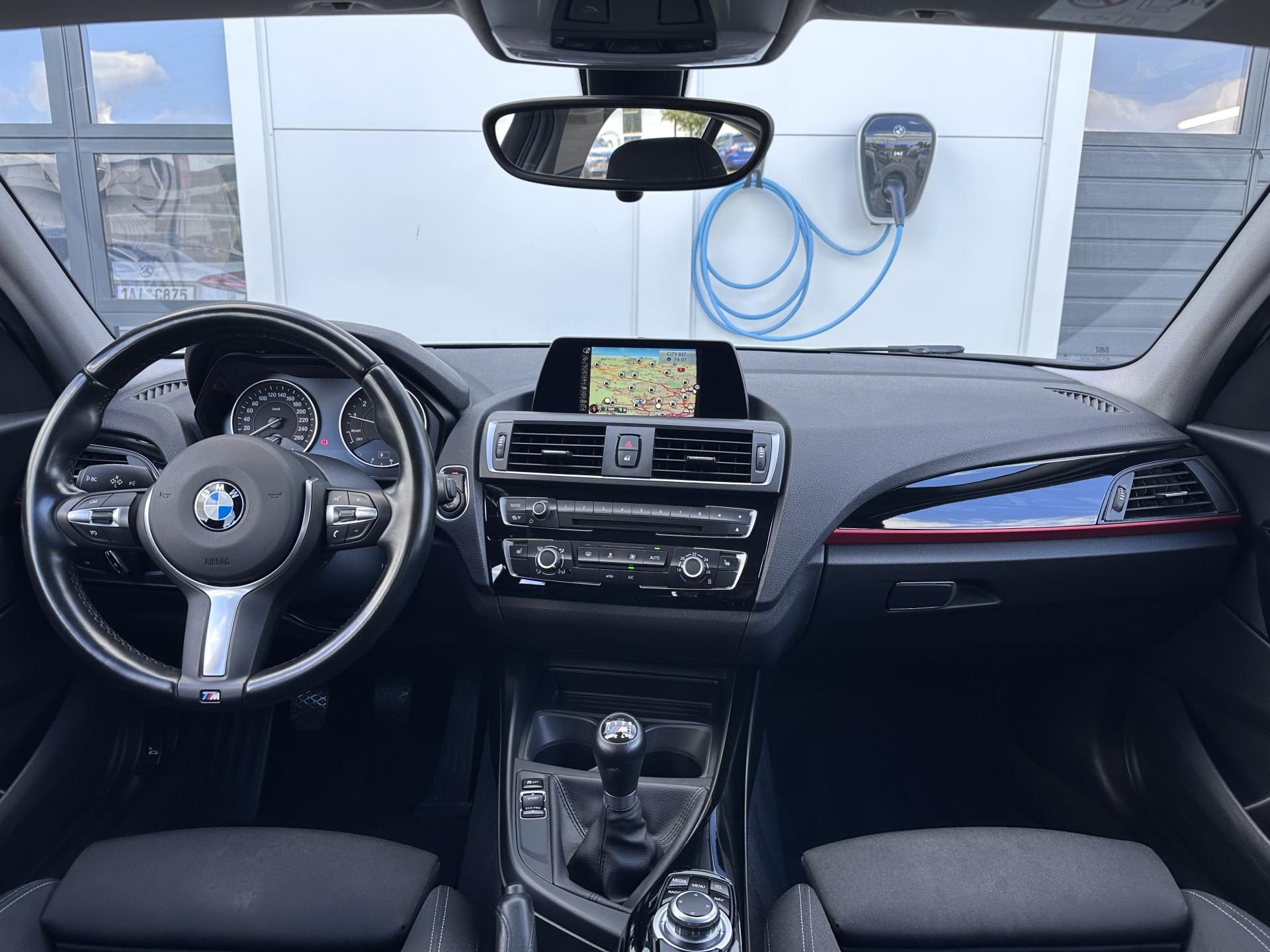 BMW Řada 1, 118i Model Sport Line - fotka 6