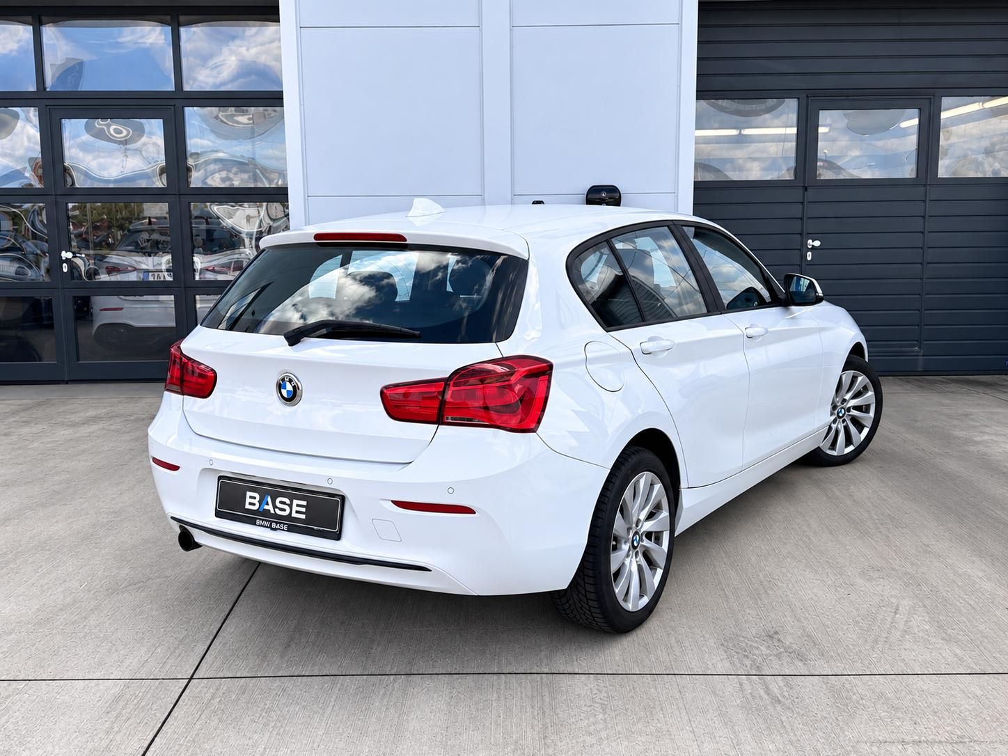 BMW Řada 1, 118i Model Sport Line - fotka 4
