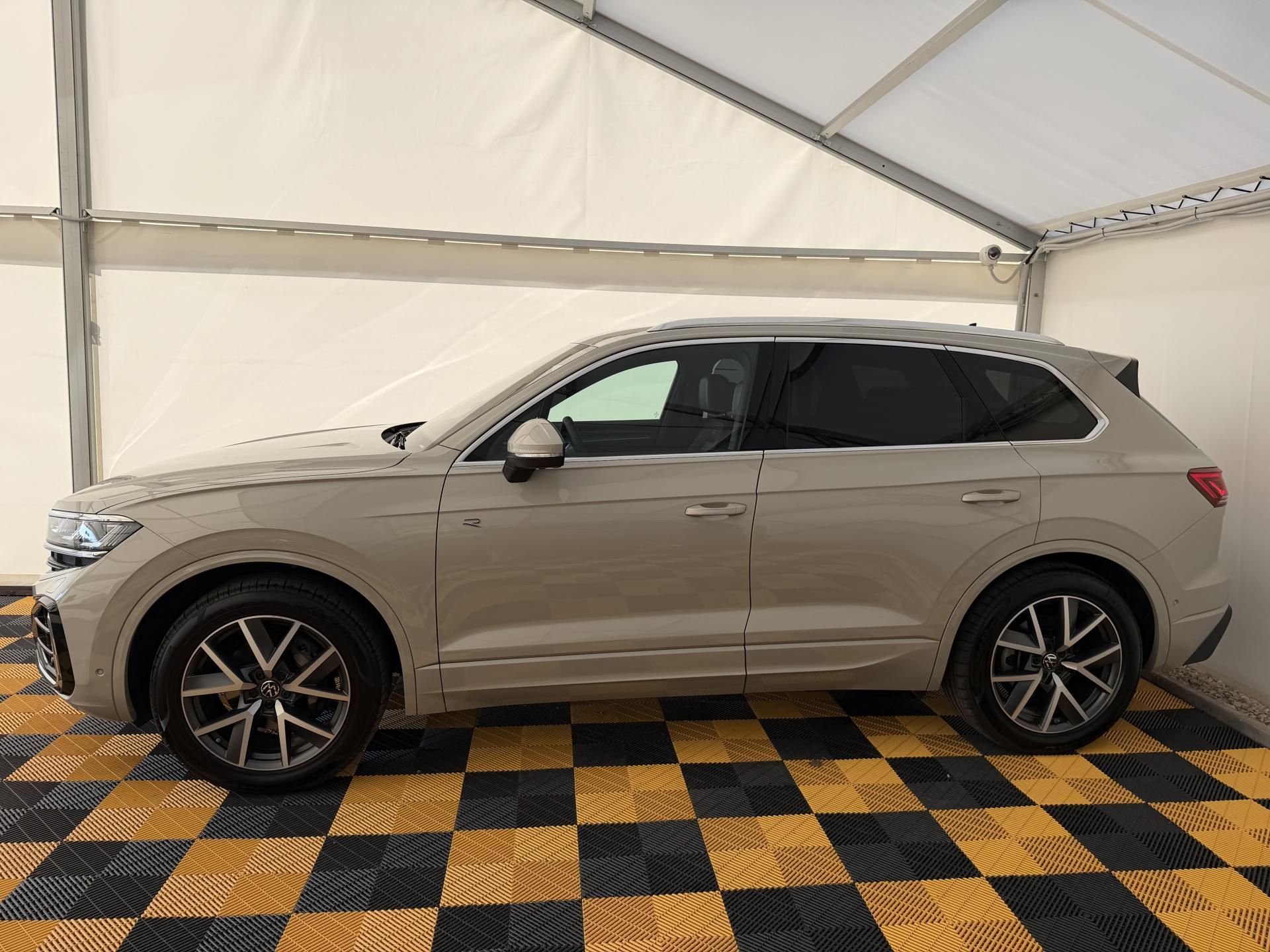 Volkswagen Touareg, 3.0Tdi*210kw*1-MAJ*DPH*R-Line* - fotka 4