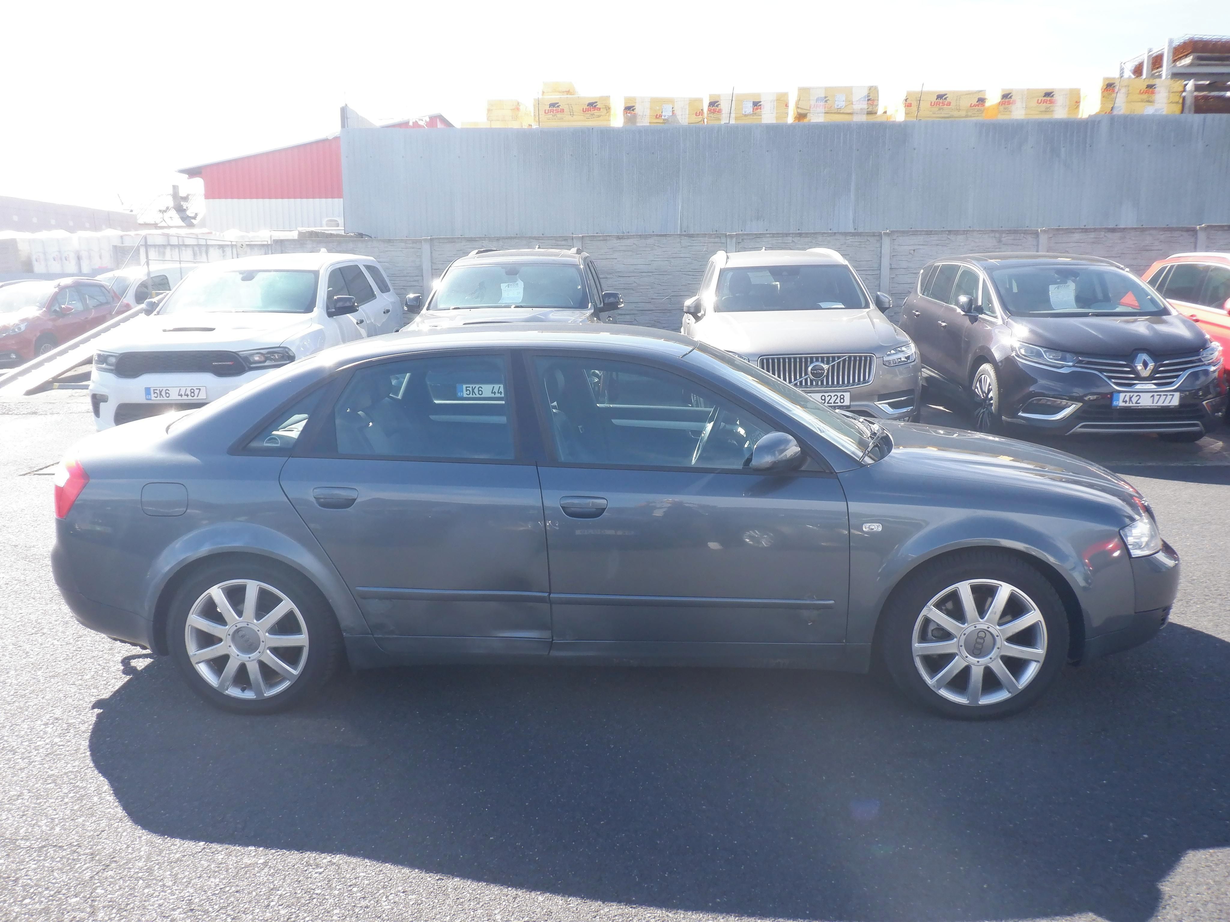 Audi A4, 3.0 S-line Quattro,1.maj.ČR - fotka 4