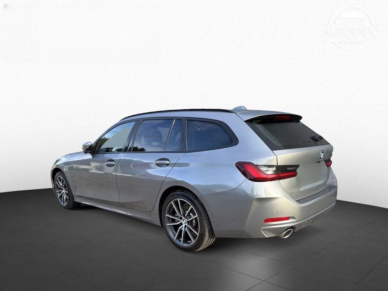 BMW Řada 3, 330e Touring* - fotka 4
